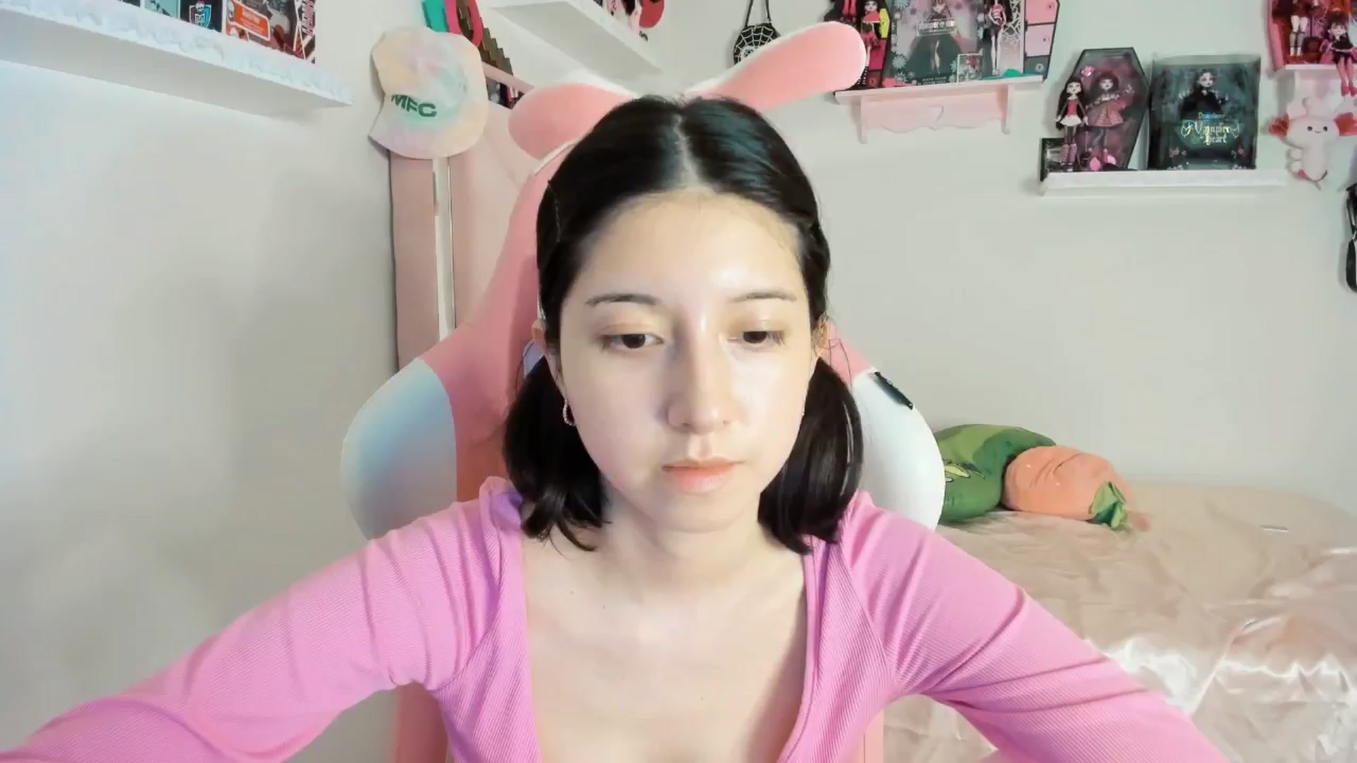 Gallery image thumbnail from Cherrycute666's myfreecams stream on, 02/21/2025, 03:46 image 9 of 20