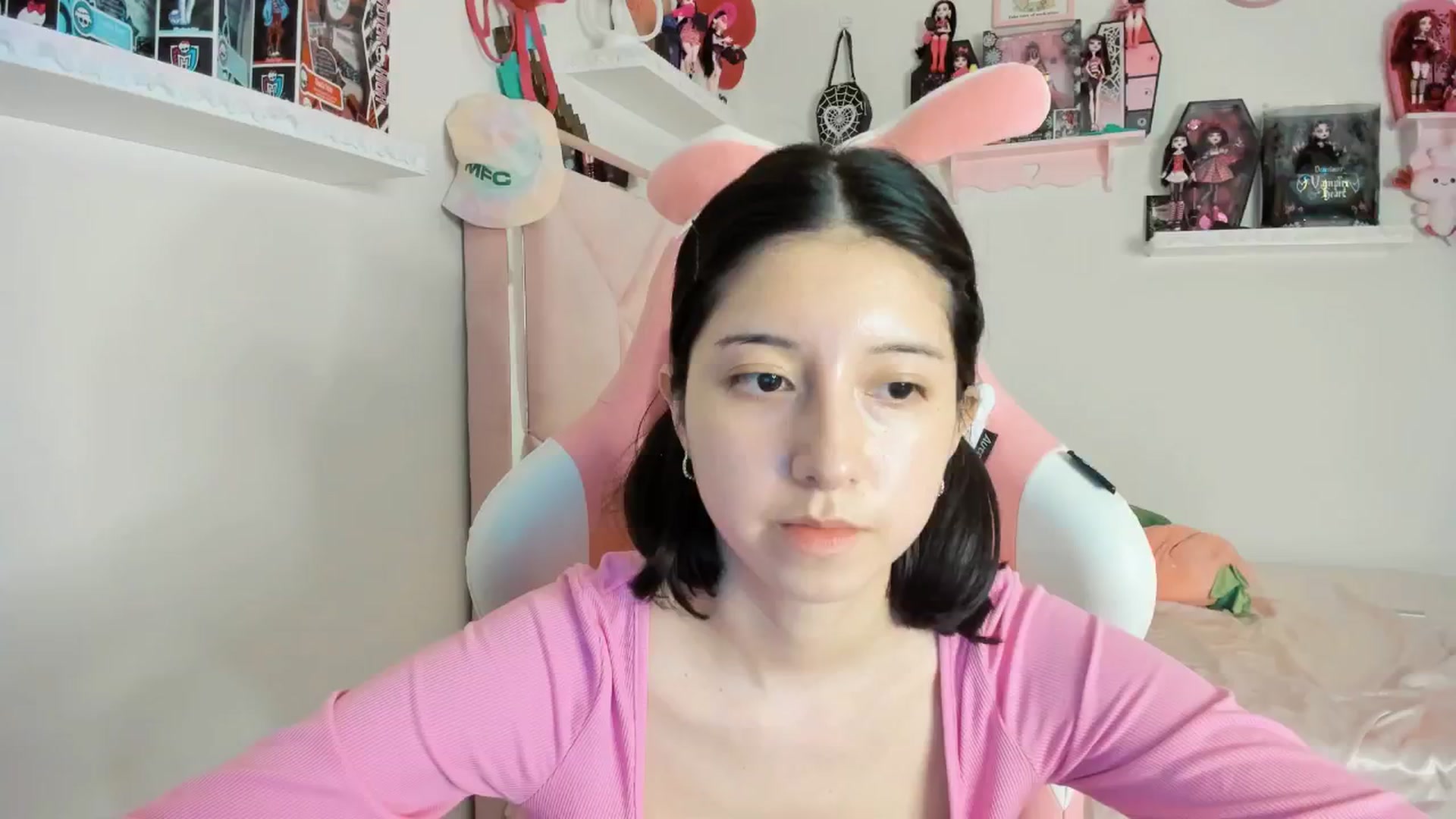 Gallery image thumbnail from Cherrycute666's myfreecams stream on, 02/21/2025, 04:39 image 11 of 20