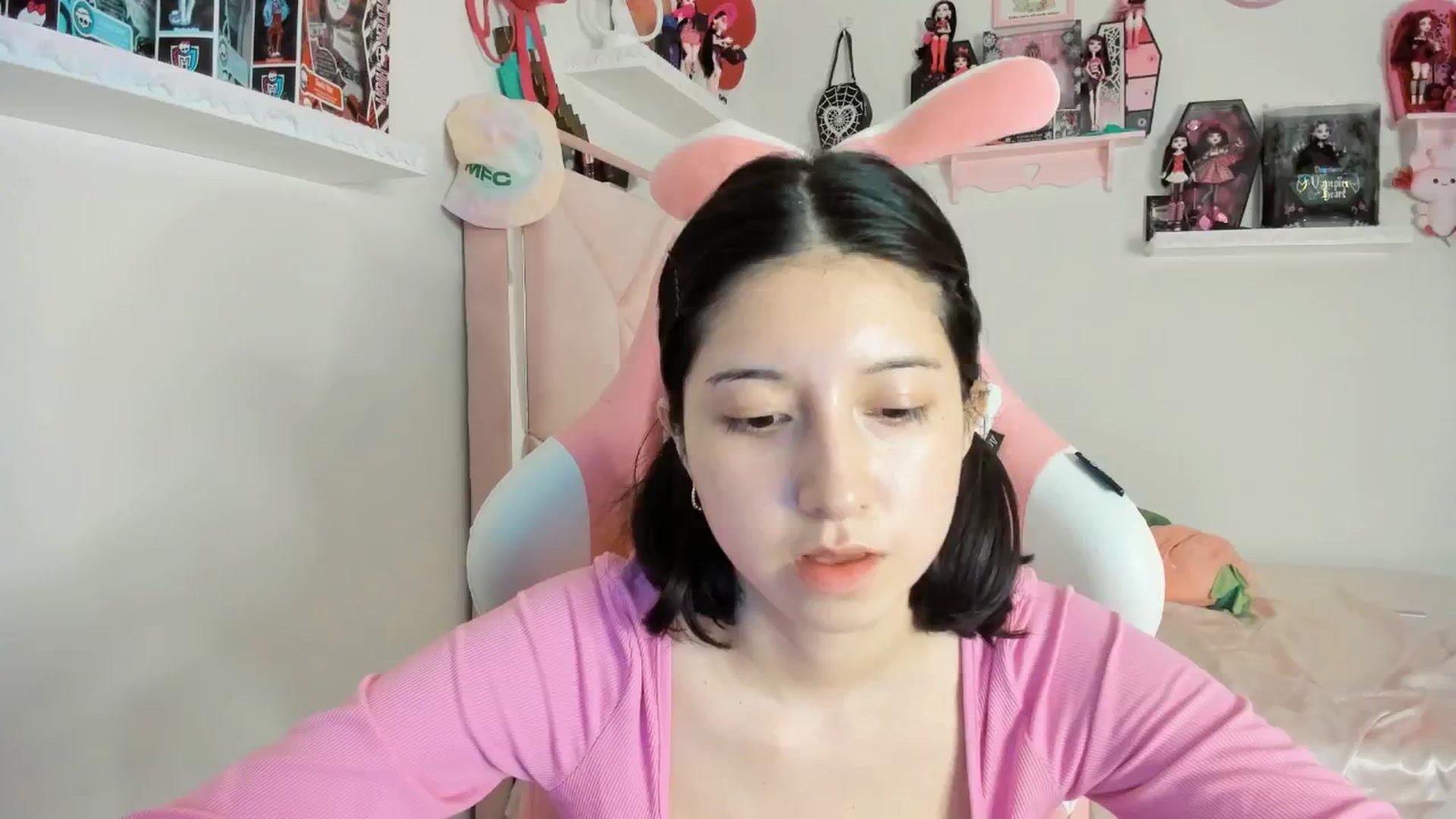 Gallery image thumbnail from Cherrycute666's myfreecams stream on, 02/21/2025, 04:39 image 12 of 20