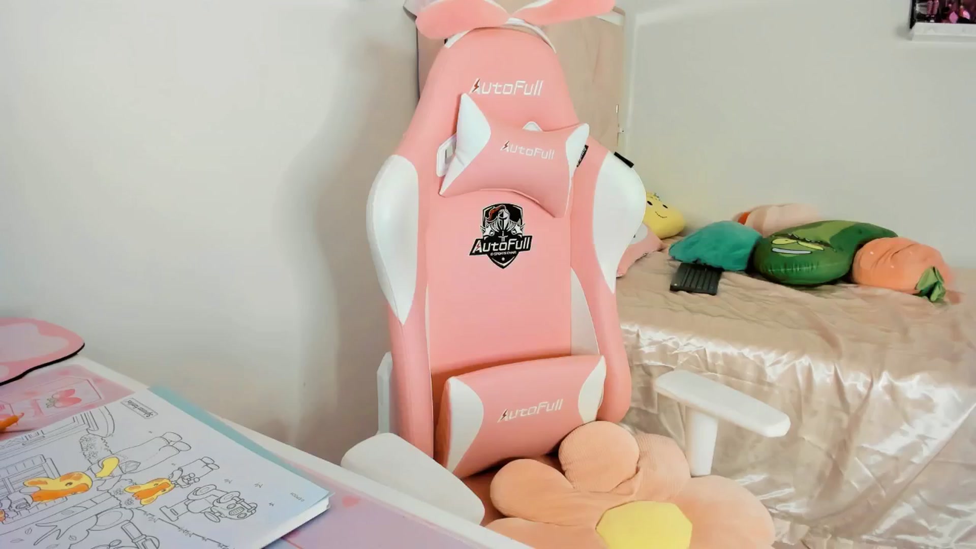 Gallery image thumbnail from Cherrycute666's myfreecams stream on, 02/21/2025, 05:24 image 19 of 20
