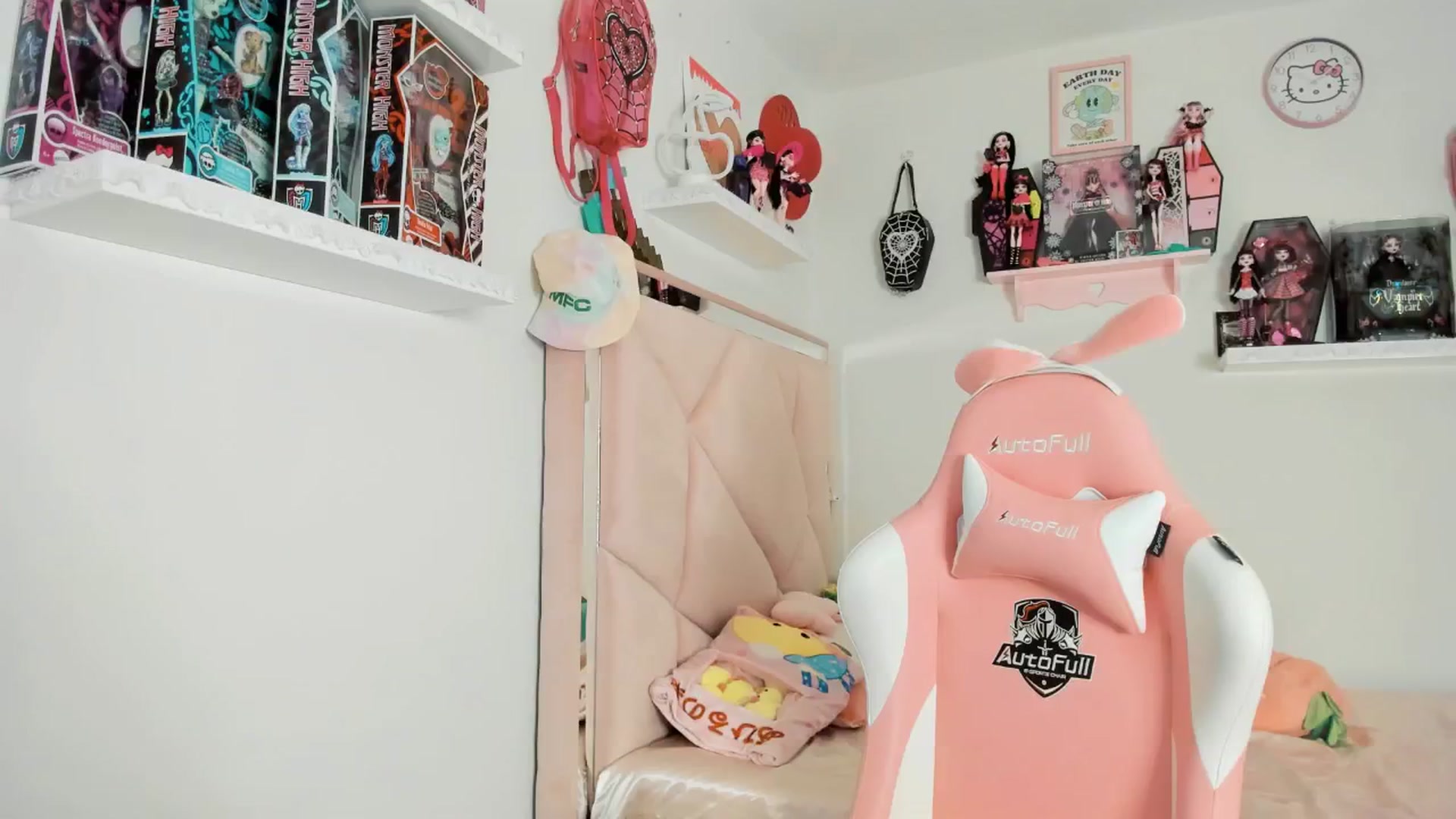 Gallery image thumbnail from Cherrycute666's myfreecams stream on, 02/21/2025, 05:24 image 9 of 20