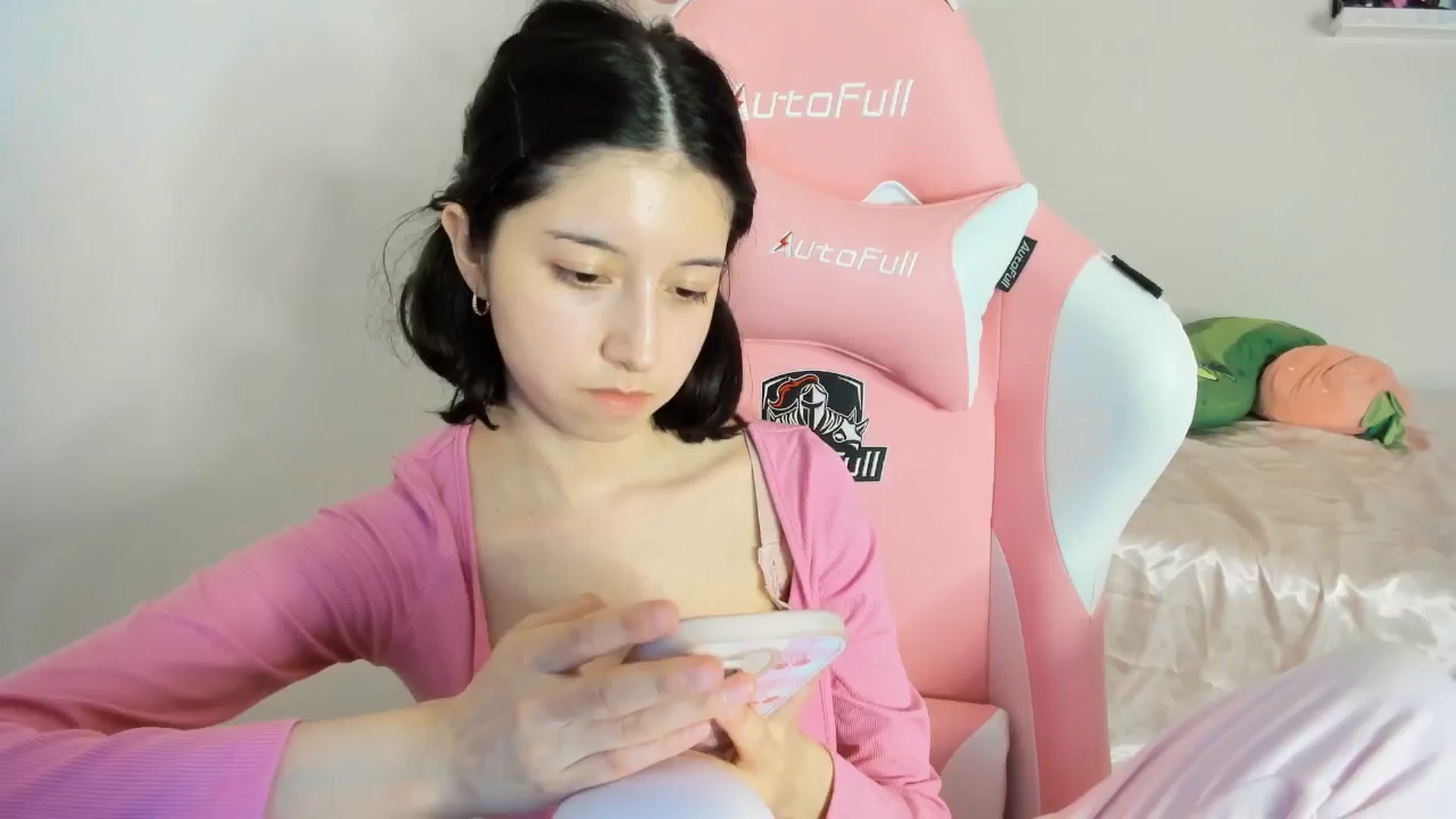 Gallery image thumbnail from Cherrycute666's myfreecams stream on, 02/21/2025, 05:24 image 2 of 20