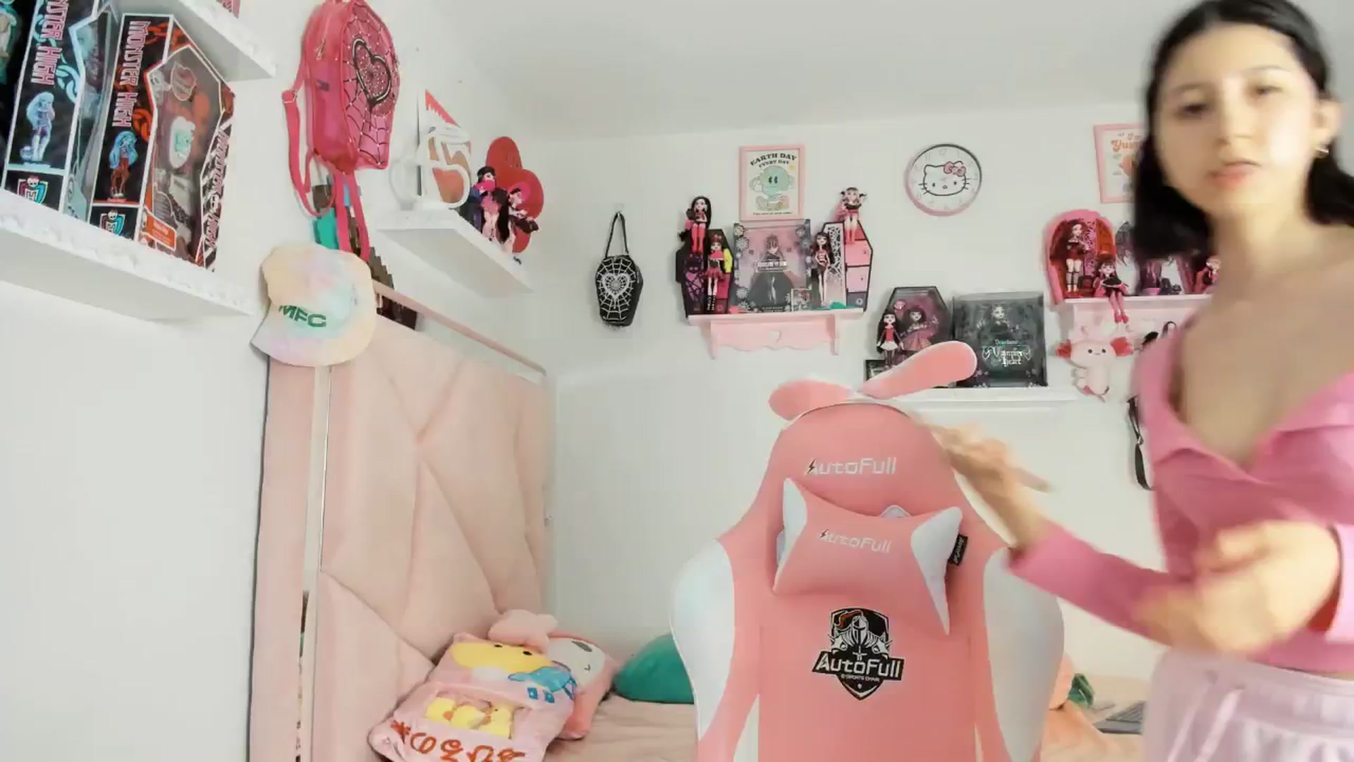 Gallery image thumbnail from Cherrycute666's myfreecams stream on, 02/21/2025, 09:36 image 12 of 20
