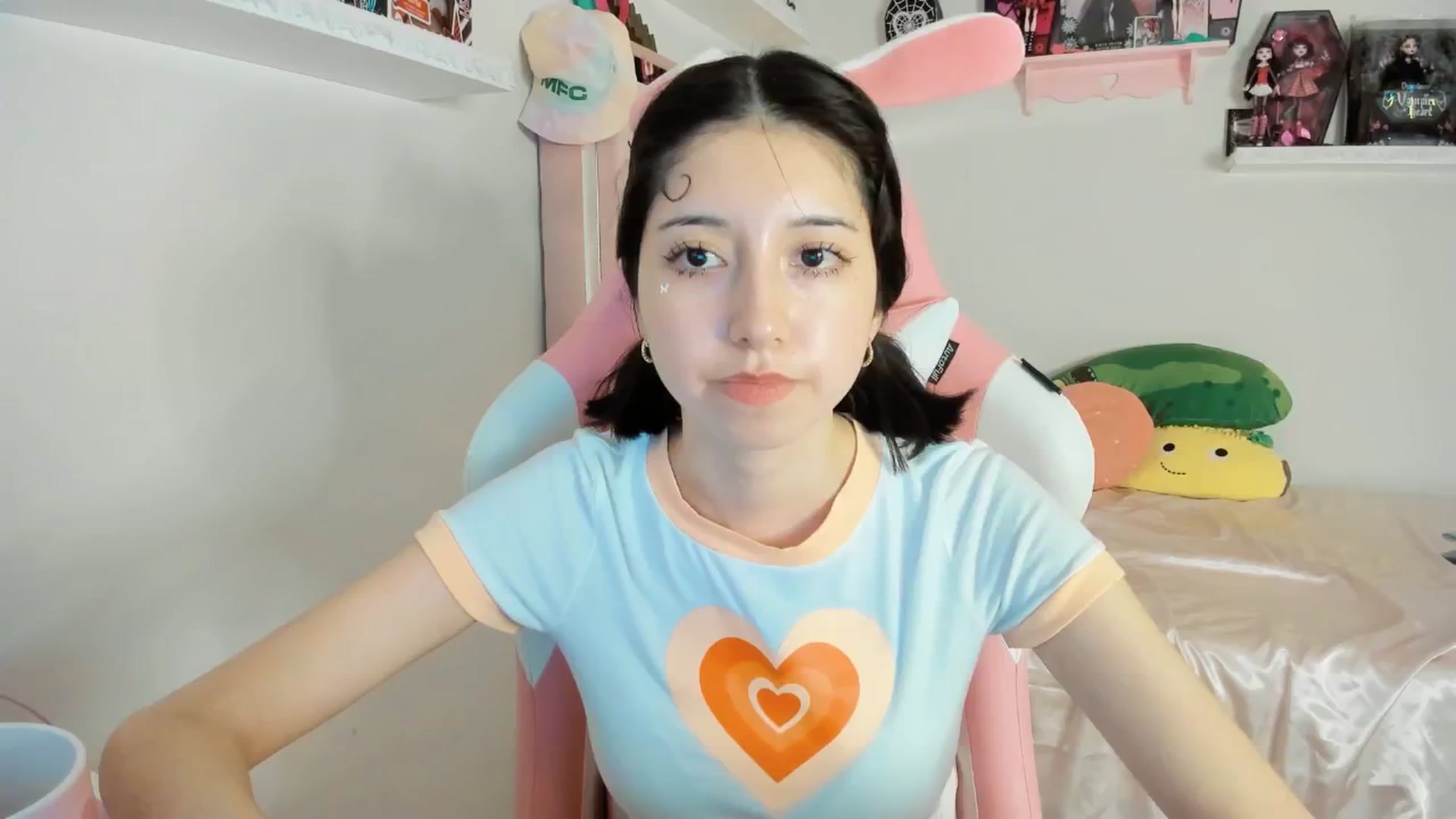 Gallery image thumbnail from Cherrycute666's myfreecams stream on, 02/22/2025, 03:38 image 14 of 20