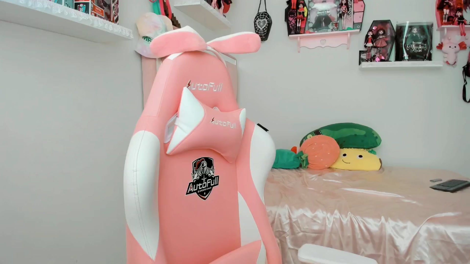 Gallery image thumbnail from Cherrycute666's myfreecams stream on, 02/22/2025, 03:38 image 4 of 20