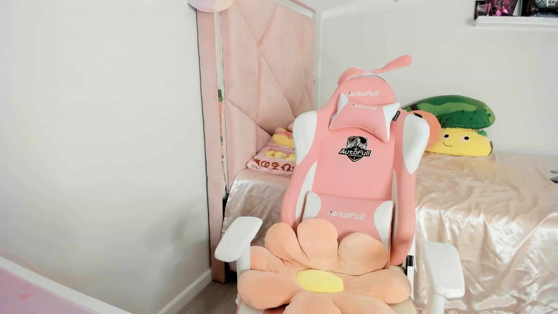 Gallery image thumbnail from Cherrycute666's myfreecams stream on, 02/22/2025, 03:38 image 18 of 20