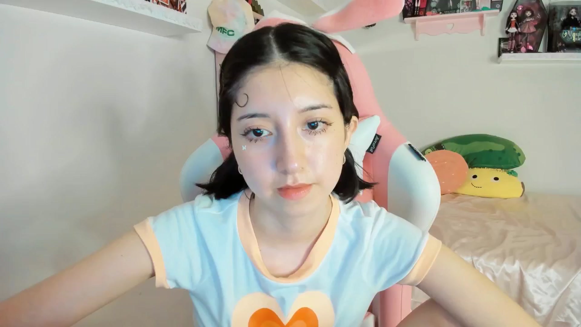 Gallery image thumbnail from Cherrycute666's myfreecams stream on, 02/22/2025, 03:38 image 17 of 20