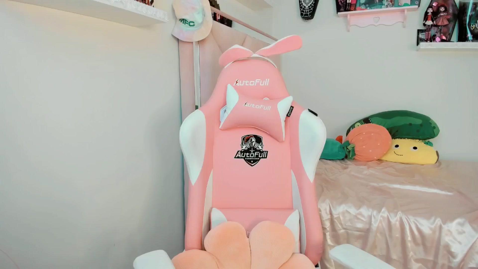 Gallery image thumbnail from Cherrycute666's myfreecams stream on, 02/22/2025, 03:38 image 8 of 20