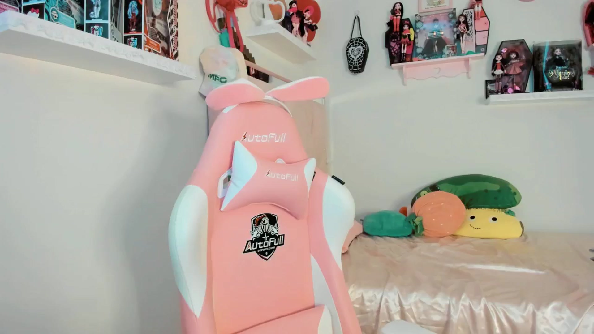 Gallery image thumbnail from Cherrycute666's myfreecams stream on, 02/22/2025, 03:38 image 10 of 20