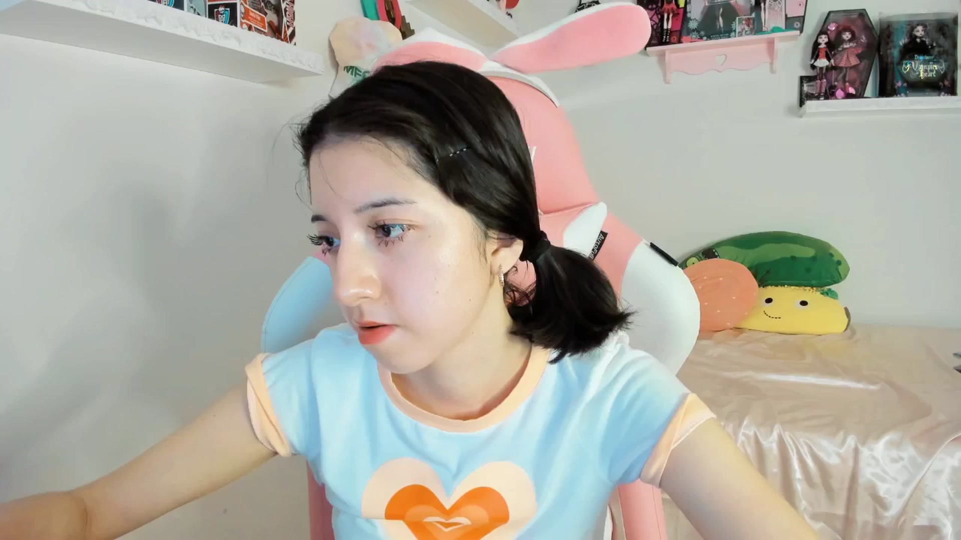 Gallery image thumbnail from Cherrycute666's myfreecams stream on, 02/22/2025, 03:38 image 11 of 20
