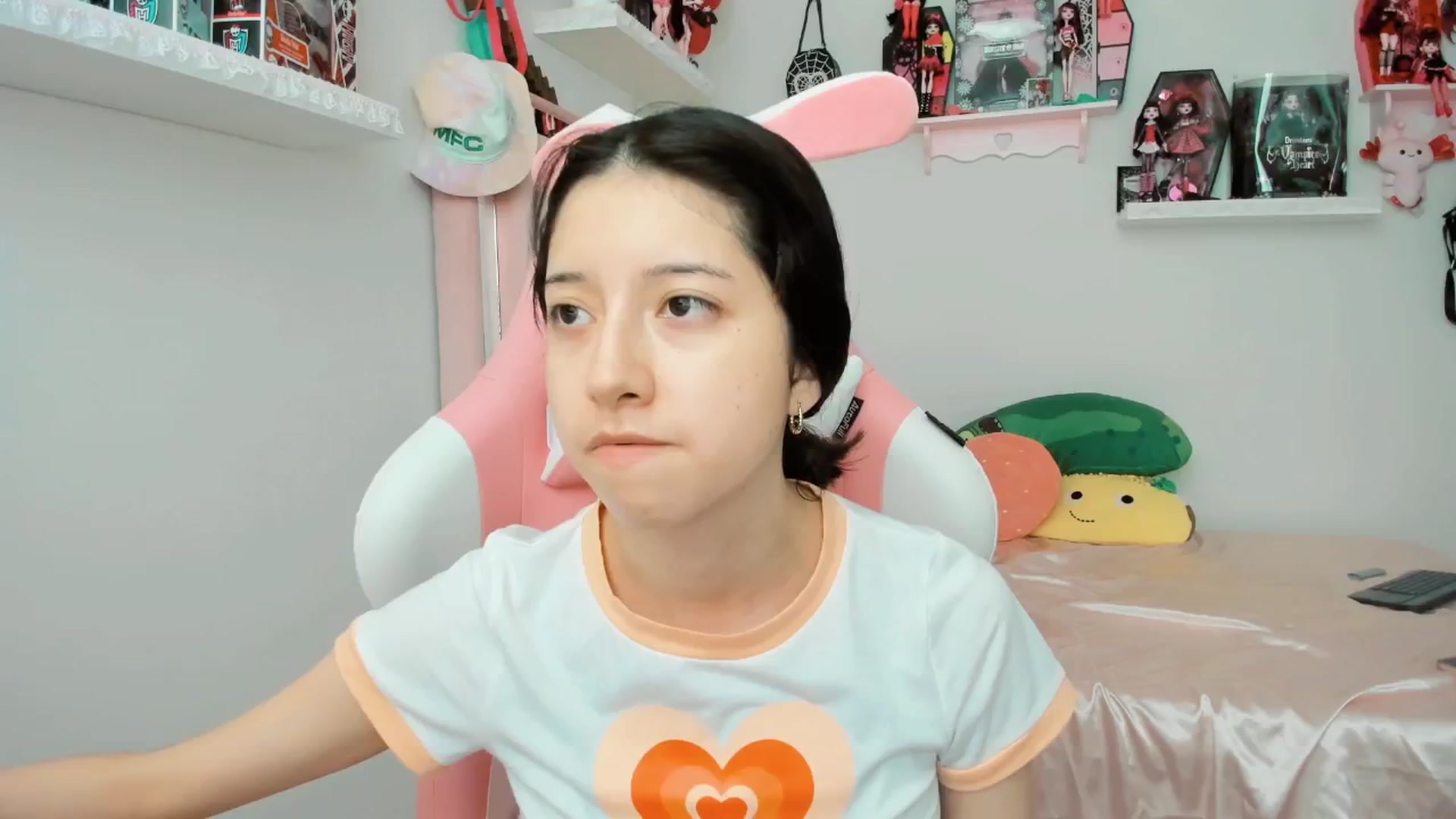 Gallery image thumbnail from Cherrycute666's myfreecams stream on, 02/22/2025, 03:38 image 1 of 20