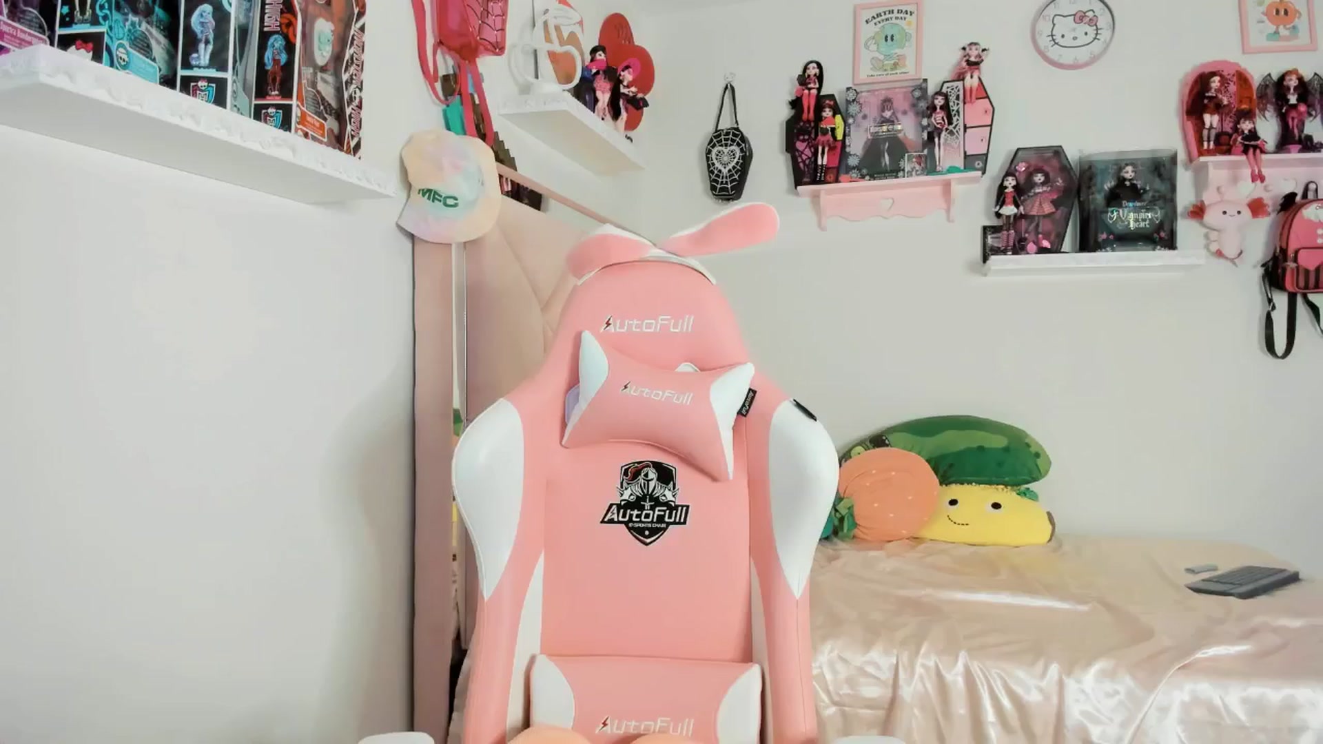 Gallery image thumbnail from Cherrycute666's myfreecams stream on, 02/22/2025, 03:38 image 12 of 20