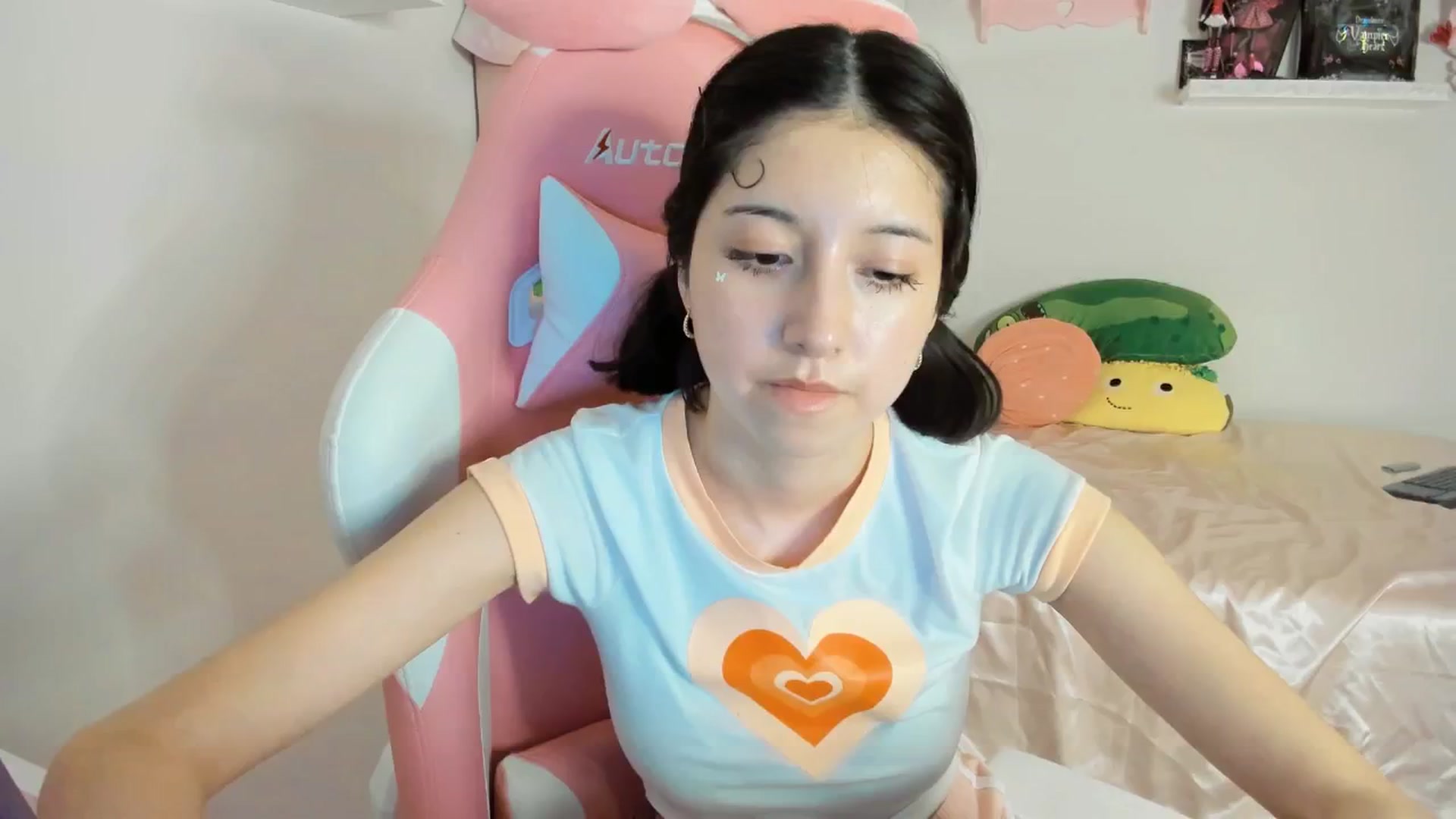 Gallery image thumbnail from Cherrycute666's myfreecams stream on, 02/22/2025, 06:34 image 18 of 20