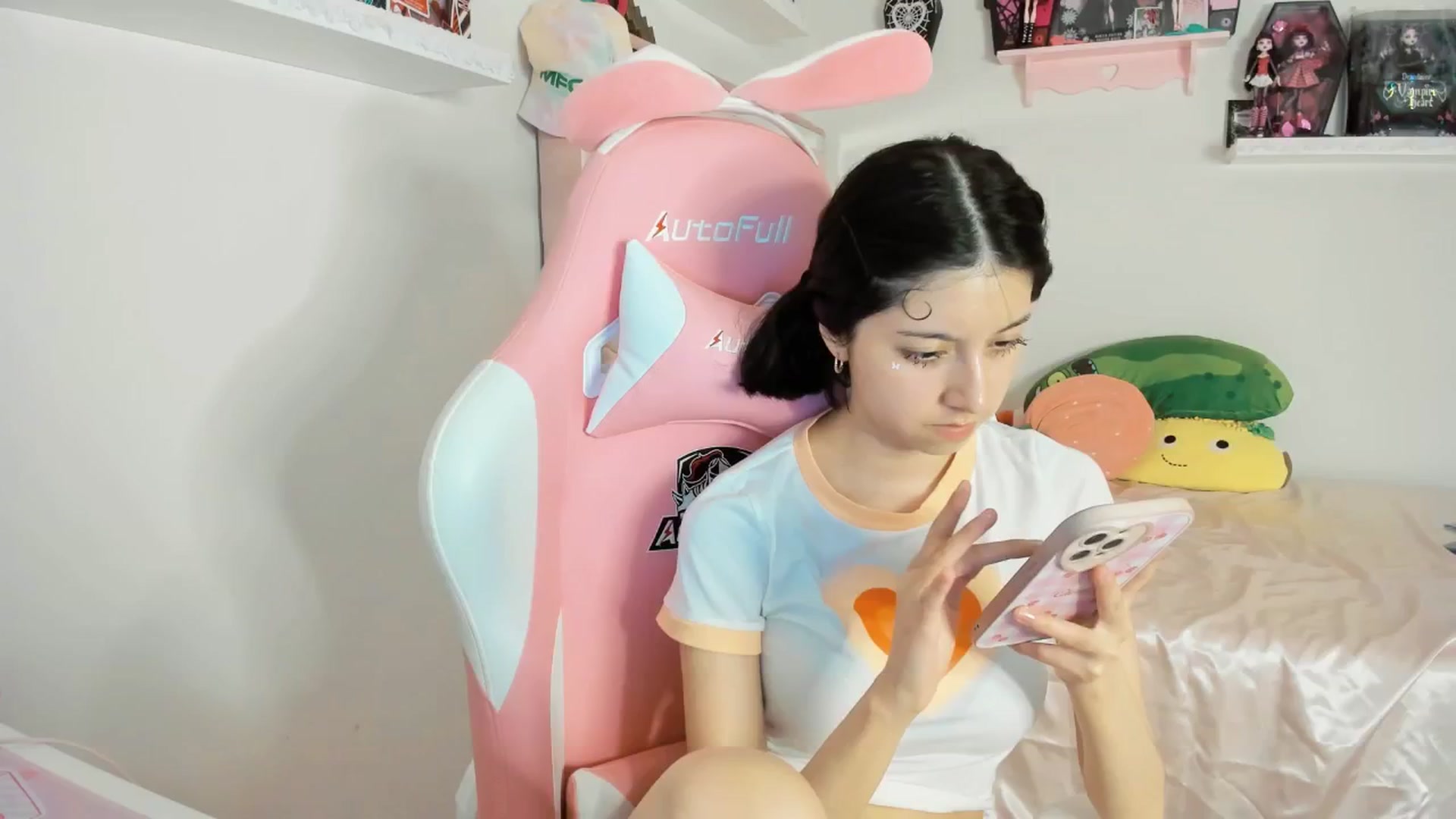 Gallery image thumbnail from Cherrycute666's myfreecams stream on, 02/22/2025, 06:34 image 2 of 20