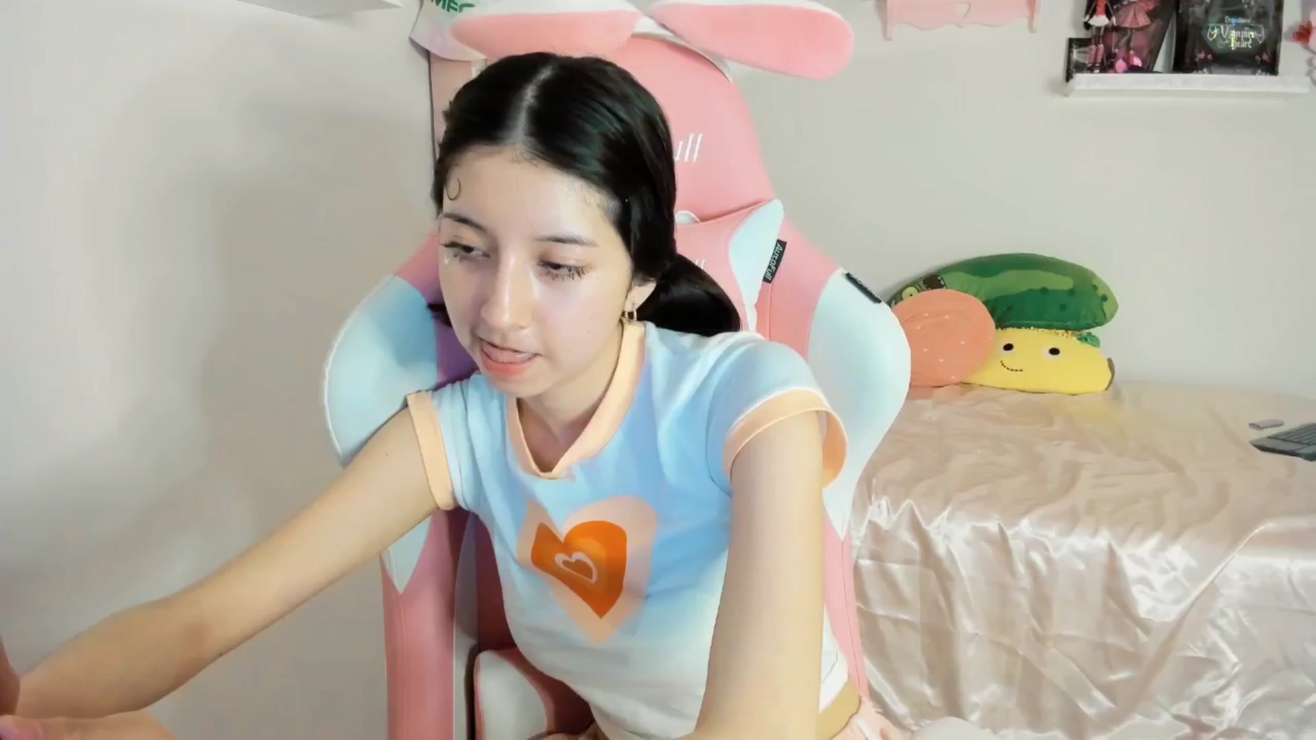 Gallery image thumbnail from Cherrycute666's myfreecams stream on, 02/22/2025, 06:34 image 17 of 20