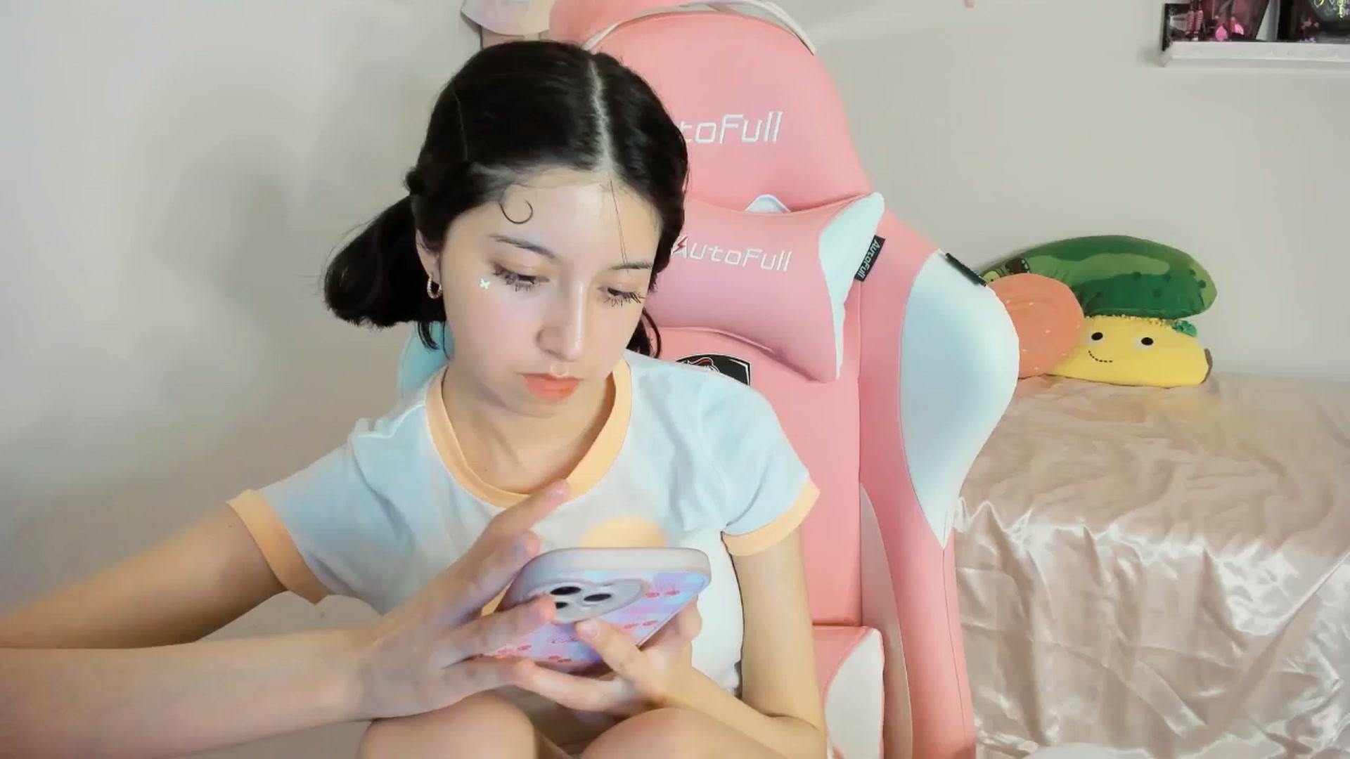 Gallery image thumbnail from Cherrycute666's myfreecams stream on, 02/22/2025, 06:34 image 5 of 20