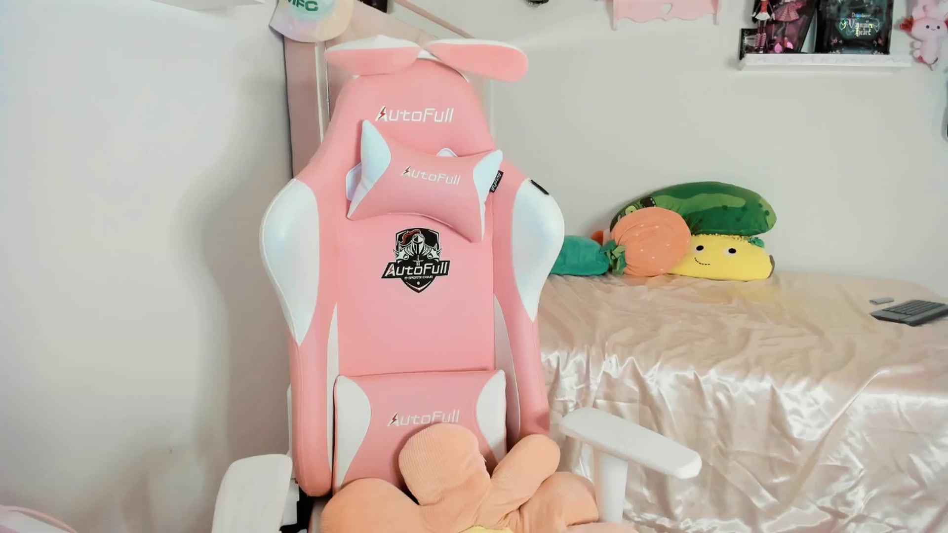 Gallery image thumbnail from Cherrycute666's myfreecams stream on, 02/22/2025, 06:34 image 13 of 20