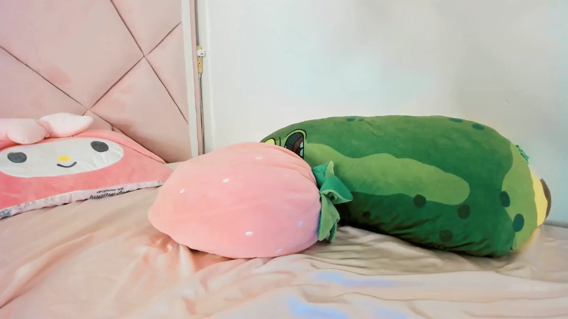 Gallery image thumbnail from Cherrycute666's myfreecams stream on, 02/22/2025, 10:30 image 6 of 20