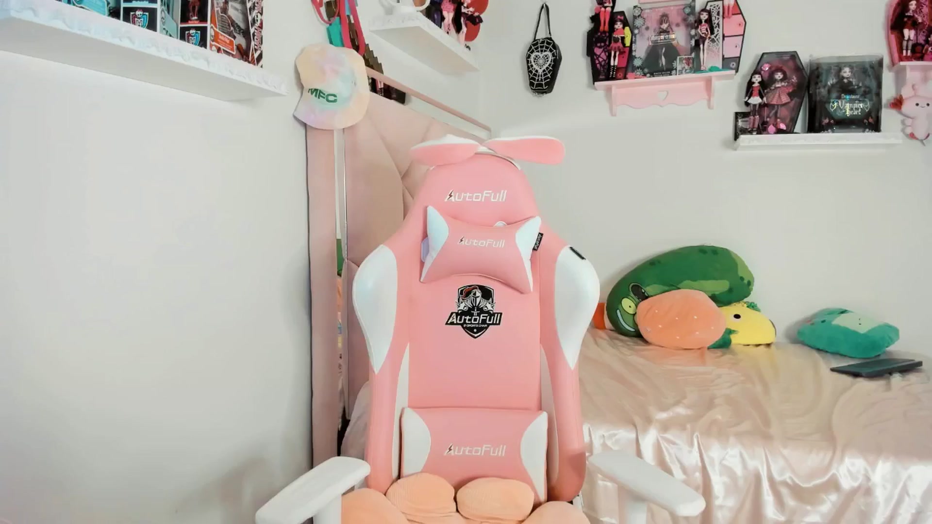 Gallery image thumbnail from Cherrycute666's myfreecams stream on, 02/22/2025, 10:30 image 5 of 20