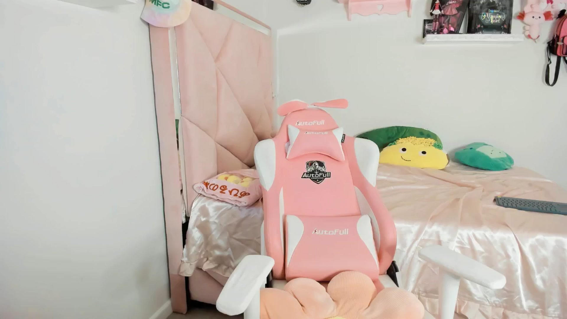 Gallery image thumbnail from Cherrycute666's myfreecams stream on, 02/22/2025, 11:20 image 15 of 20
