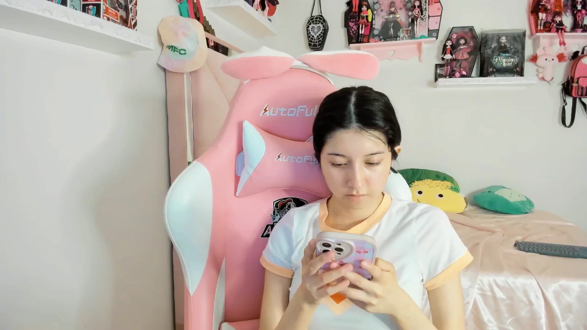 Gallery image thumbnail from Cherrycute666's myfreecams stream on, 02/22/2025, 11:20 image 6 of 20