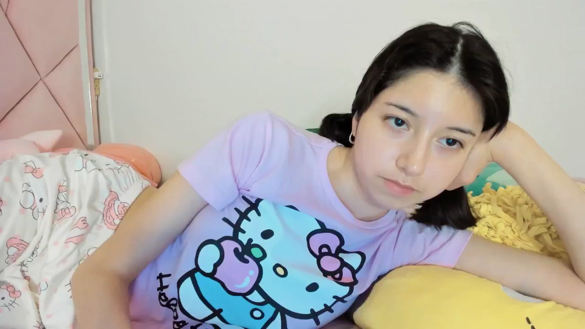 Gallery image thumbnail from Cherrycute666's myfreecams stream on, 02/23/2025, 06:34 image 12 of 20