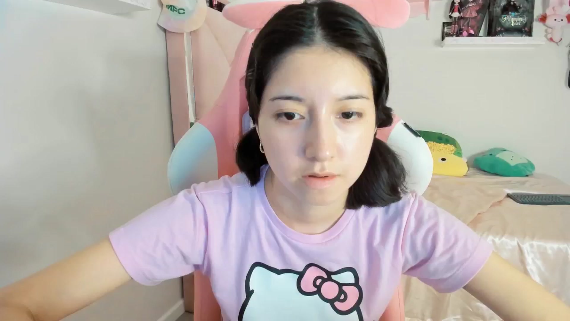 Gallery image thumbnail from Cherrycute666's myfreecams stream on, 02/23/2025, 06:34 image 6 of 20