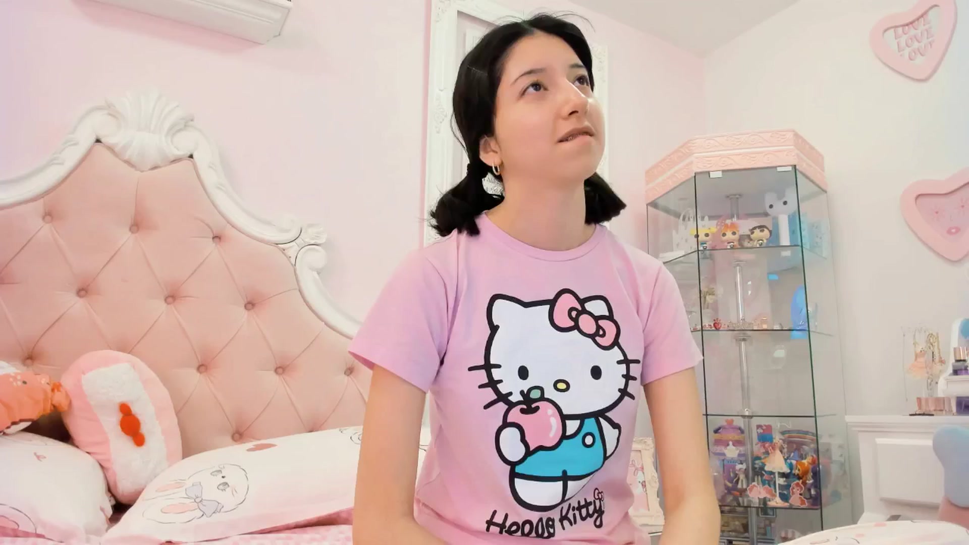 Gallery image thumbnail from Cherrycute666's myfreecams stream on, 02/23/2025, 06:34 image 1 of 20