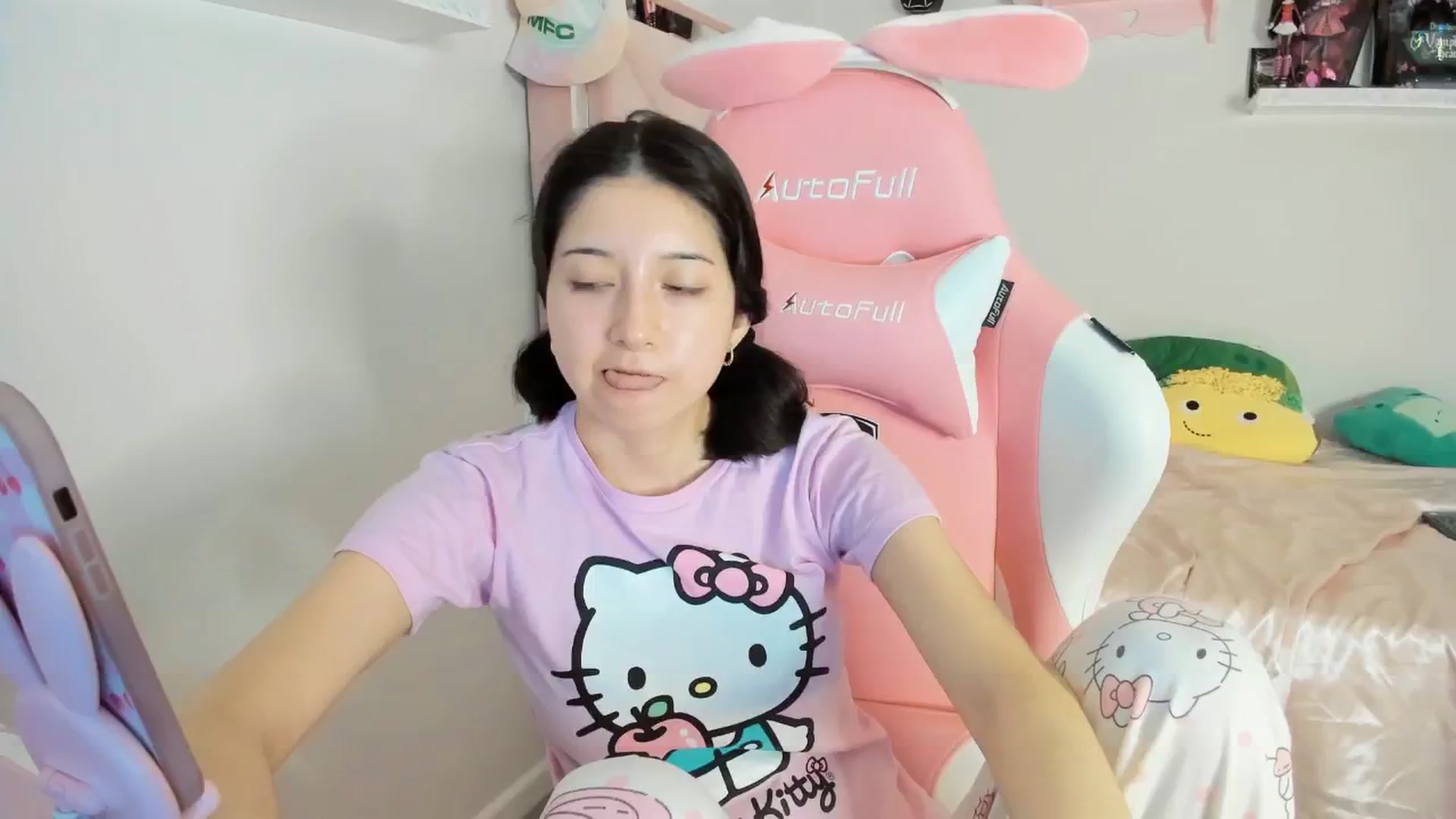 Gallery image thumbnail from Cherrycute666's myfreecams stream on, 02/23/2025, 06:34 image 3 of 20