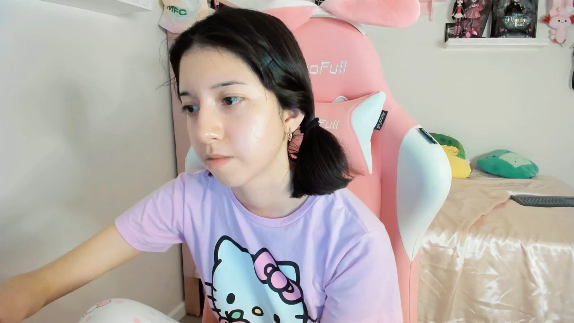 Gallery image thumbnail from Cherrycute666's myfreecams stream on, 02/23/2025, 06:34 image 5 of 20