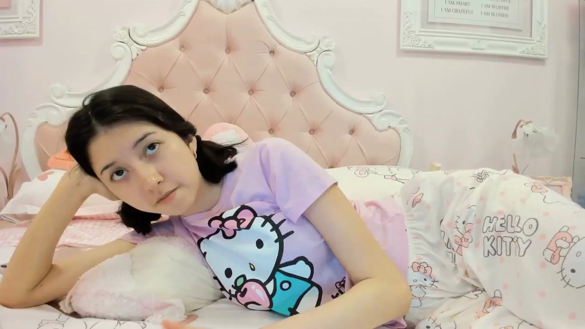 Gallery image thumbnail from Cherrycute666's myfreecams stream on, 02/23/2025, 06:34 image 2 of 20