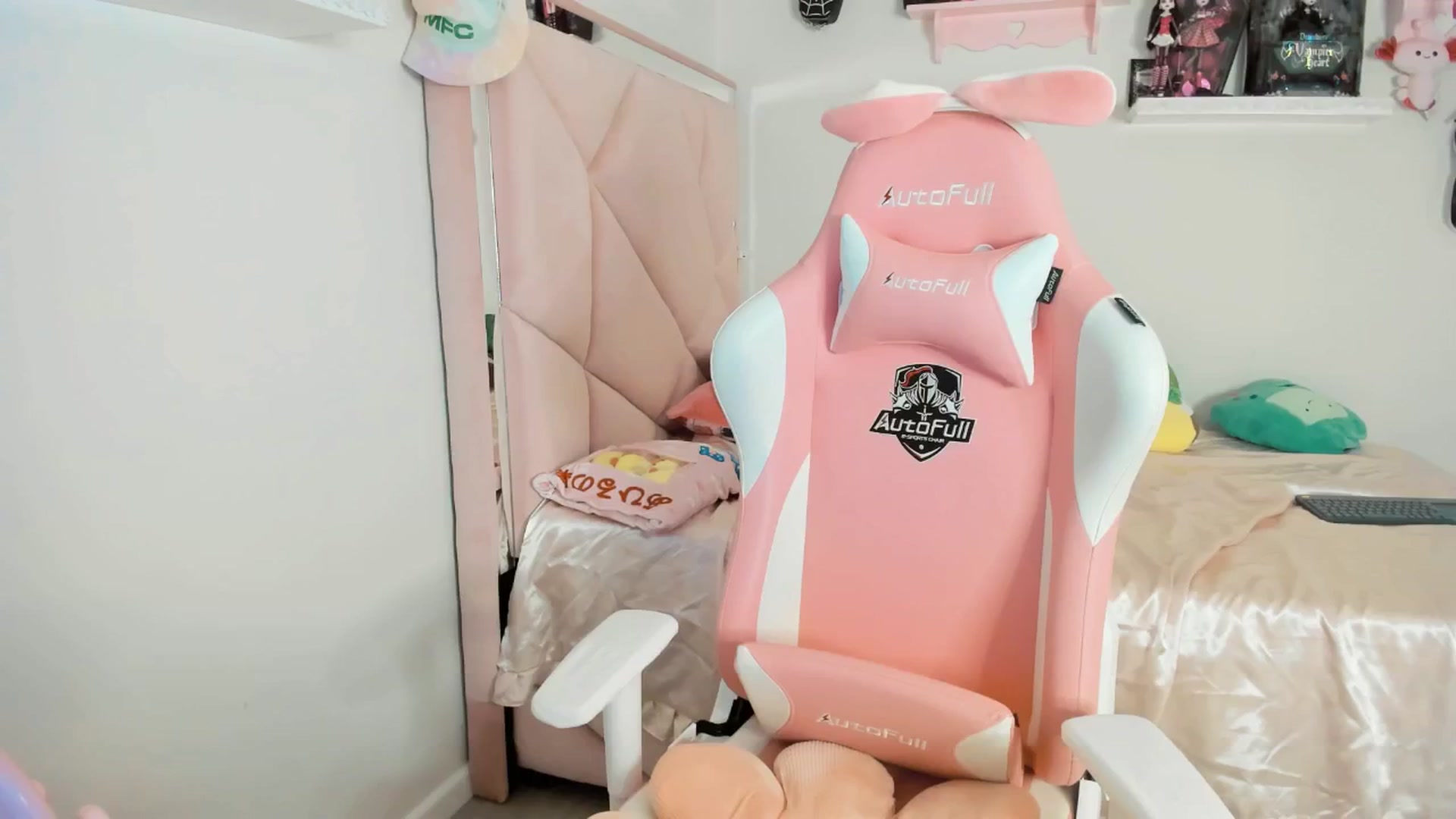 Gallery image thumbnail from Cherrycute666's myfreecams stream on, 02/23/2025, 06:34 image 4 of 20
