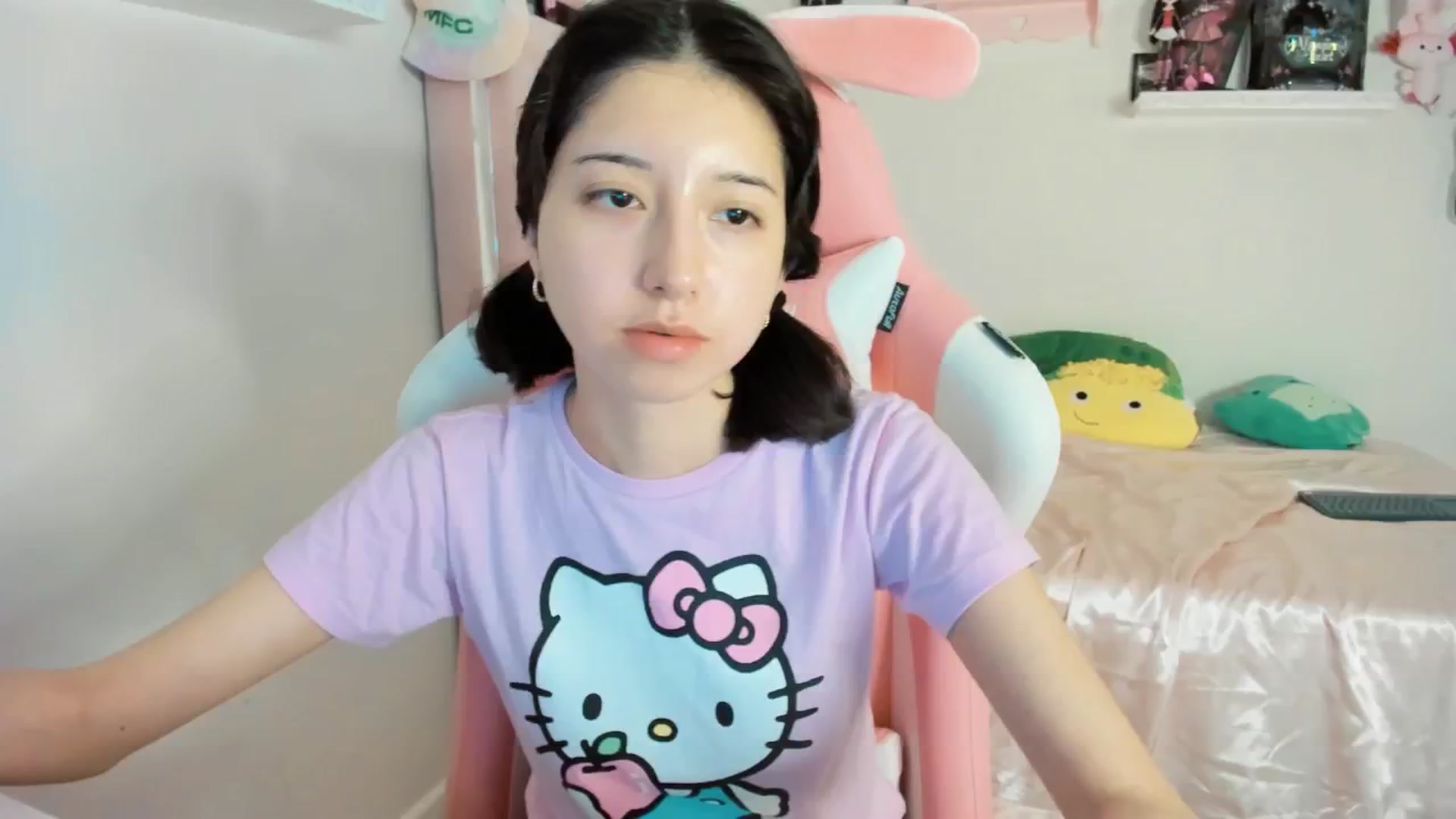 Gallery image thumbnail from Cherrycute666's myfreecams stream on, 02/23/2025, 06:34 image 7 of 20