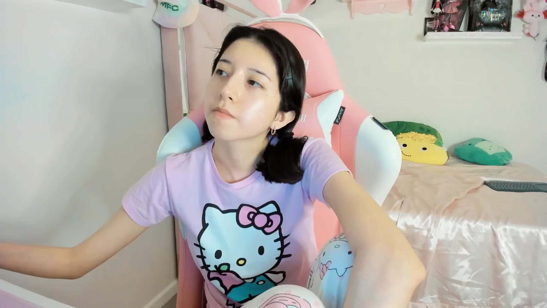 Gallery image thumbnail from Cherrycute666's myfreecams stream on, 02/23/2025, 06:34 image 9 of 20