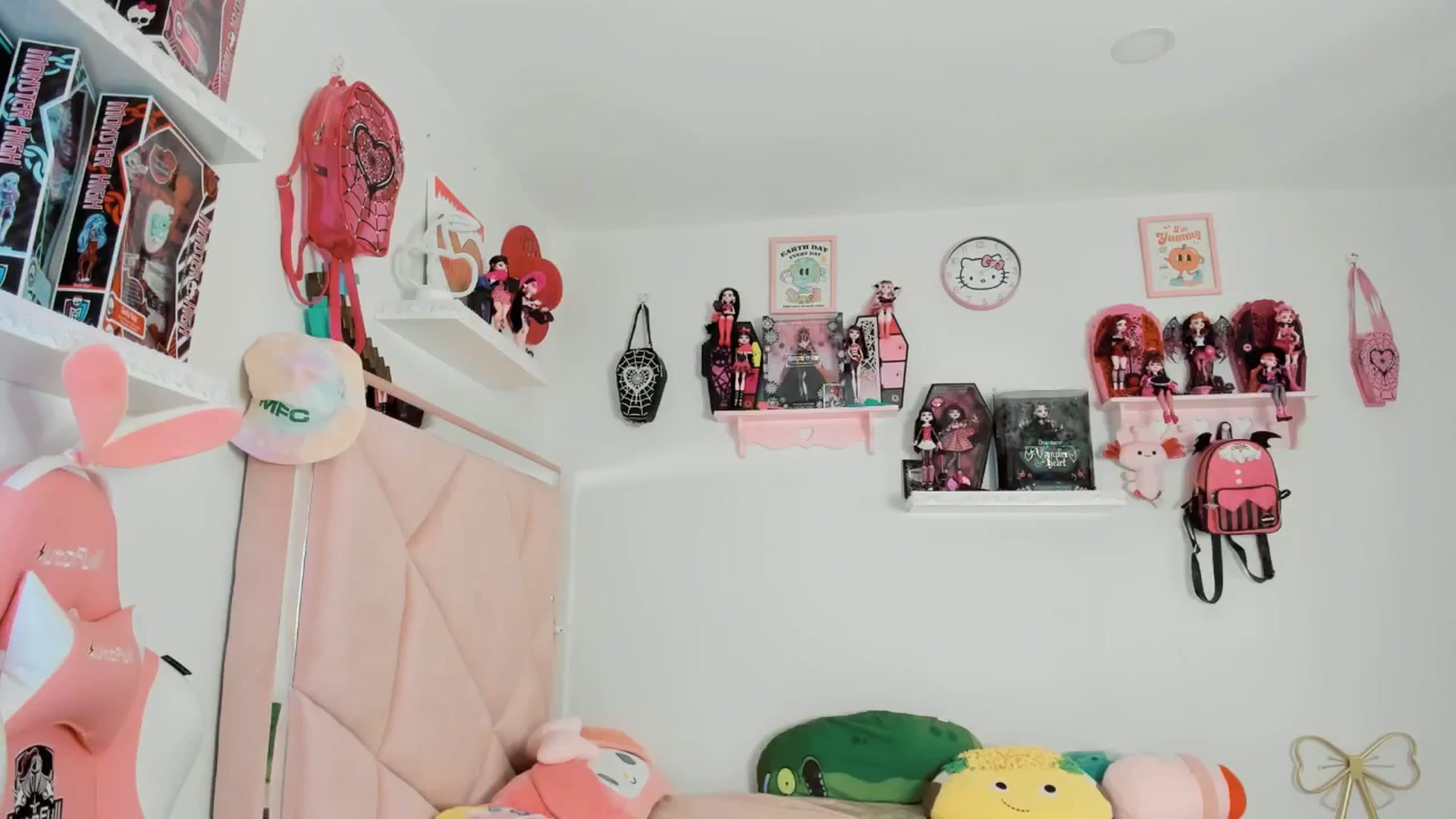 Gallery image thumbnail from Cherrycute666's myfreecams stream on, 02/23/2025, 08:31 image 4 of 20