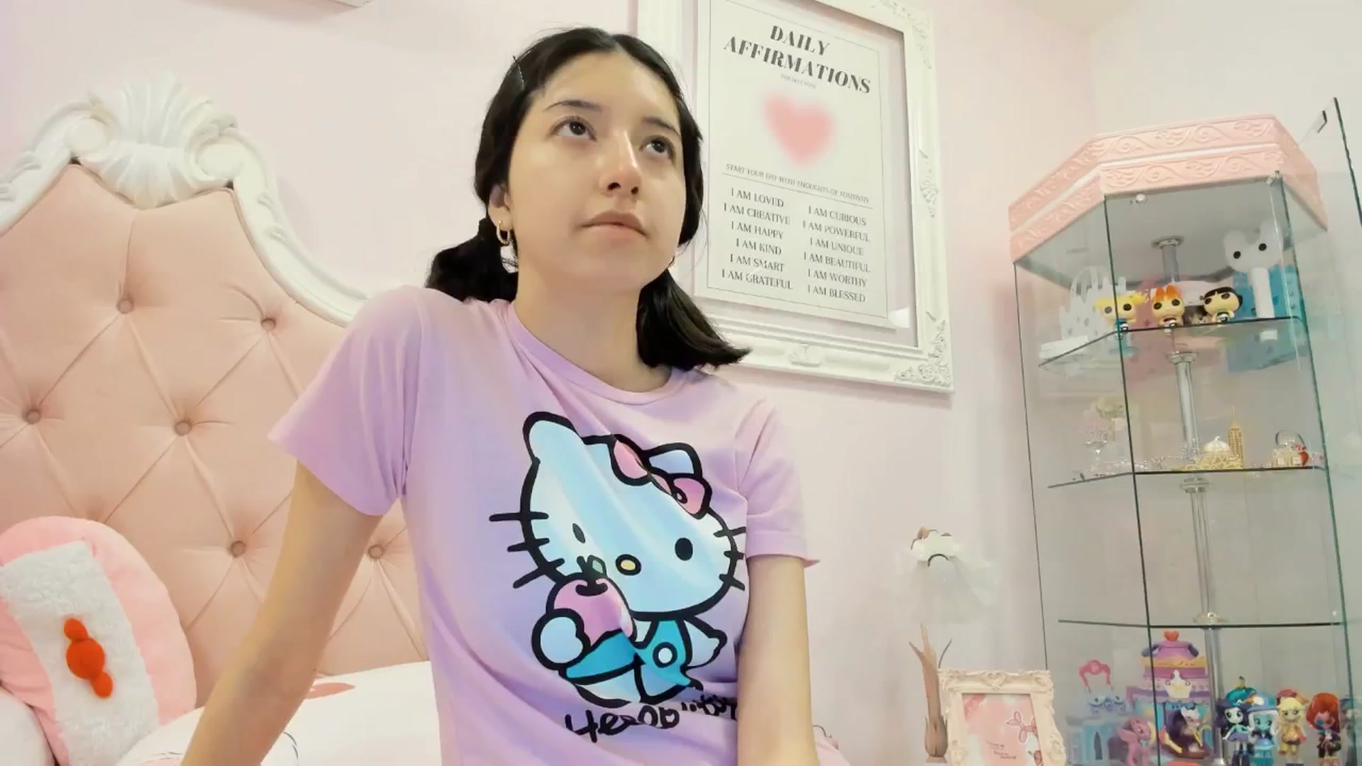 Gallery image thumbnail from Cherrycute666's myfreecams stream on, 02/23/2025, 08:31 image 19 of 20