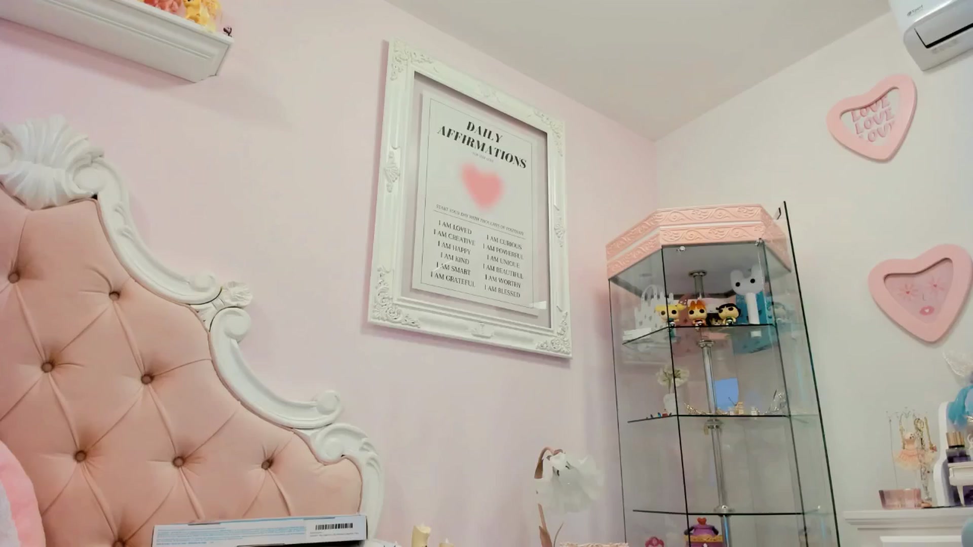 Gallery image thumbnail from Cherrycute666's myfreecams stream on, 02/23/2025, 08:31 image 10 of 20