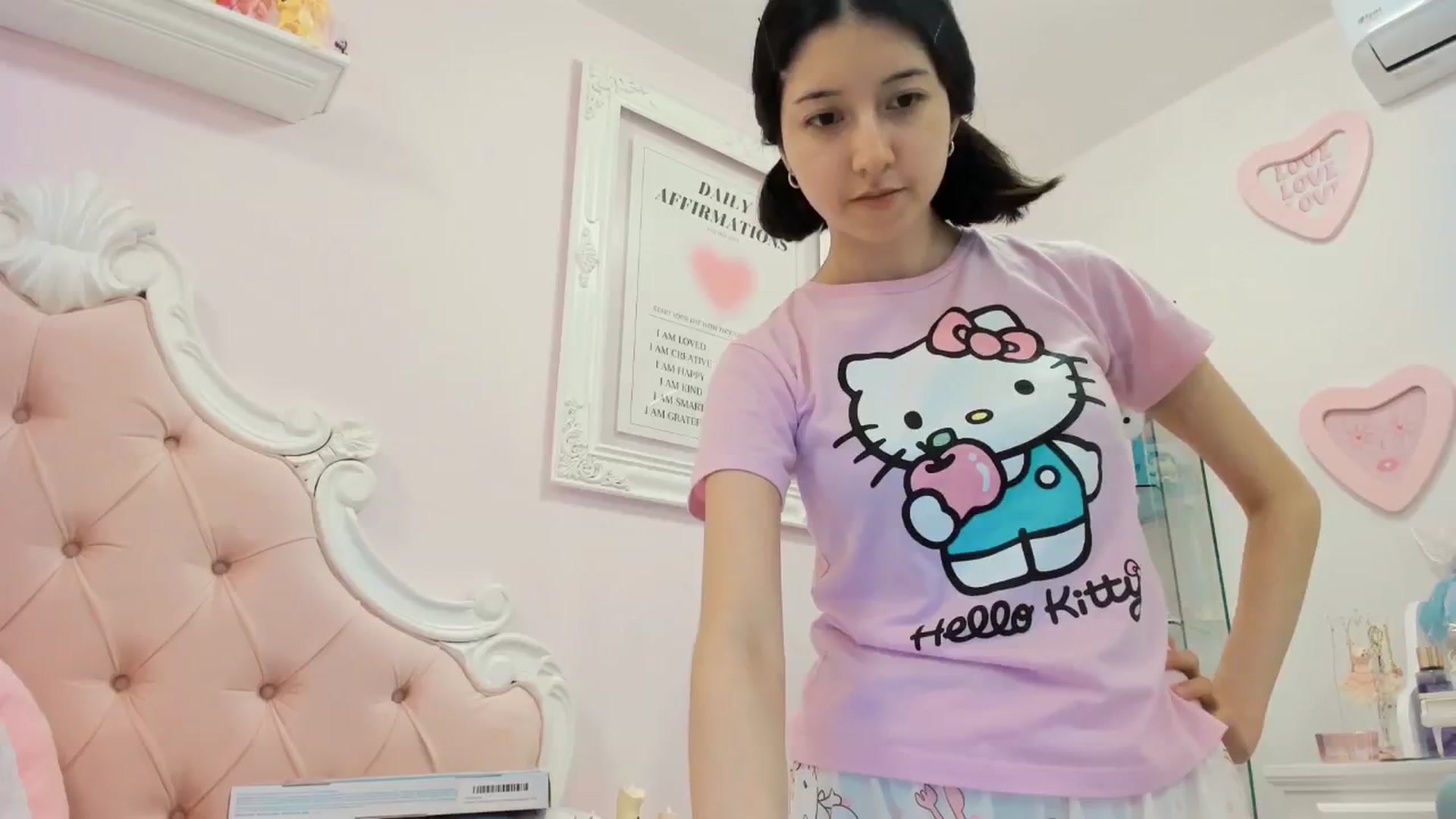 Gallery image thumbnail from Cherrycute666's myfreecams stream on, 02/23/2025, 08:31 image 11 of 20