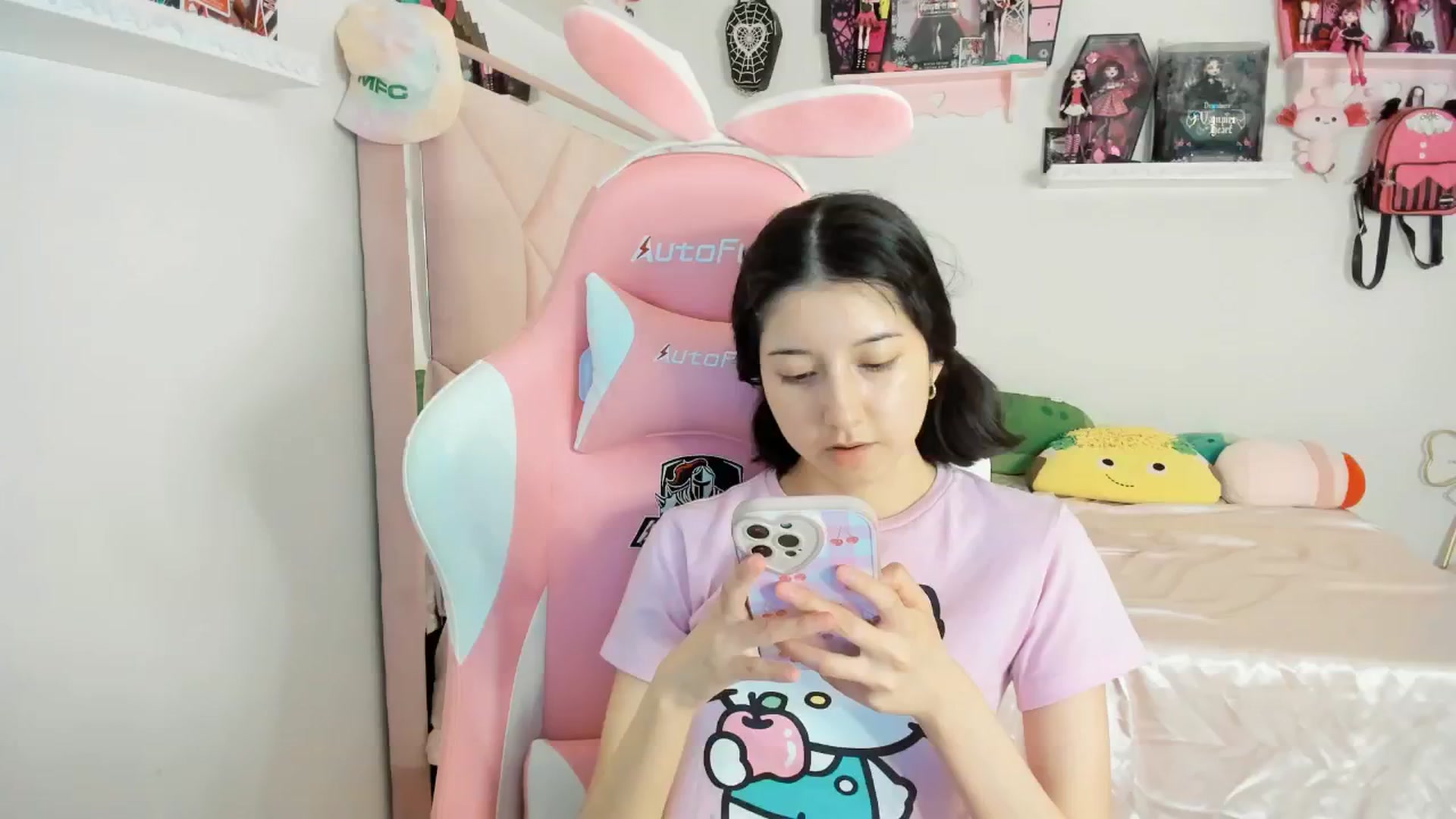 Gallery image thumbnail from Cherrycute666's myfreecams stream on, 02/23/2025, 11:14 image 8 of 20