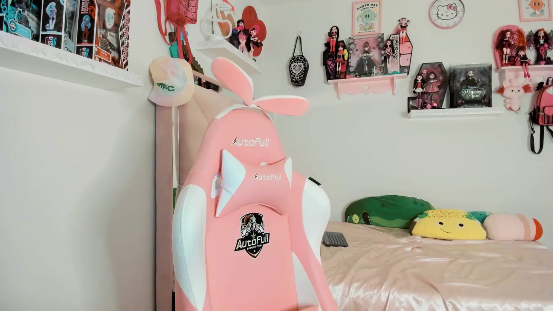 Gallery image thumbnail from Cherrycute666's myfreecams stream on, 02/23/2025, 11:14 image 13 of 20