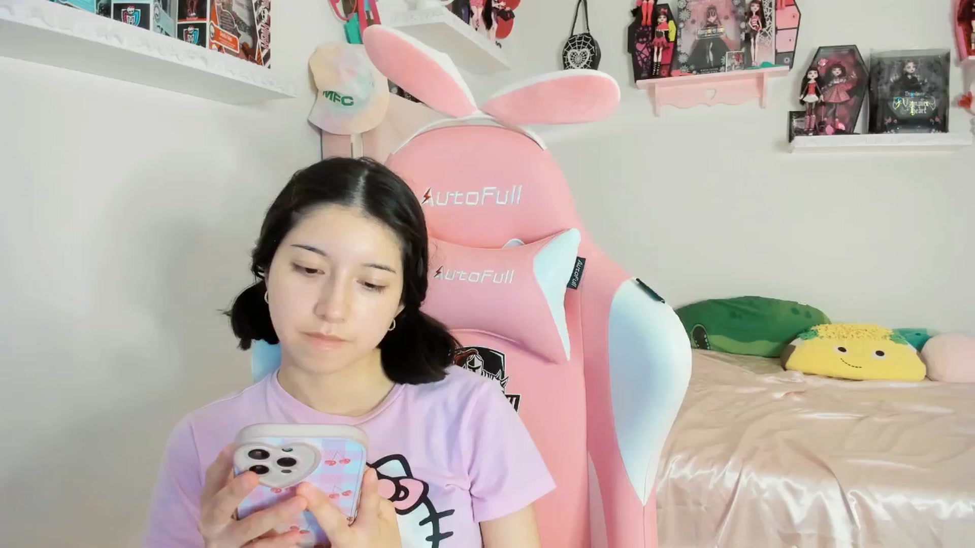 Gallery image thumbnail from Cherrycute666's myfreecams stream on, 02/23/2025, 11:14 image 18 of 20
