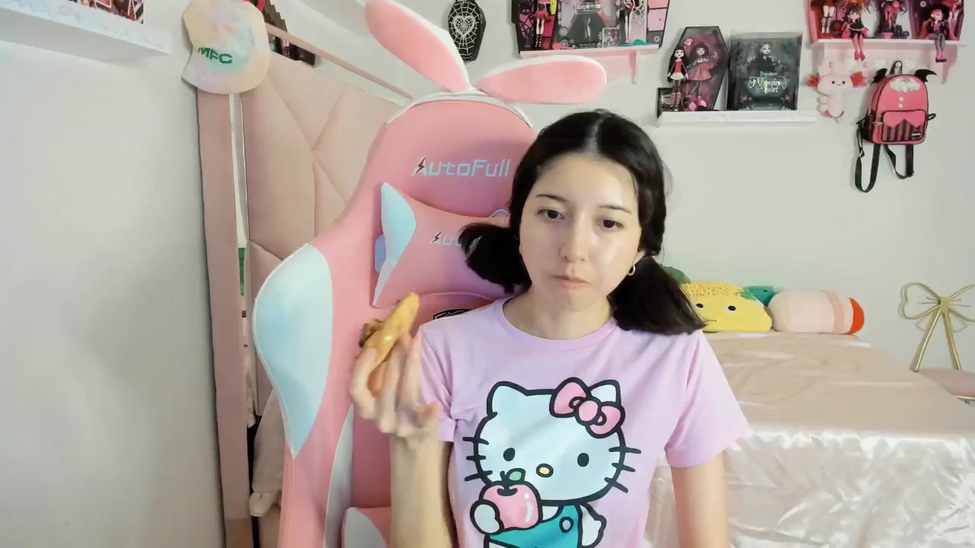 Gallery image thumbnail from Cherrycute666's myfreecams stream on, 02/23/2025, 11:14 image 7 of 20