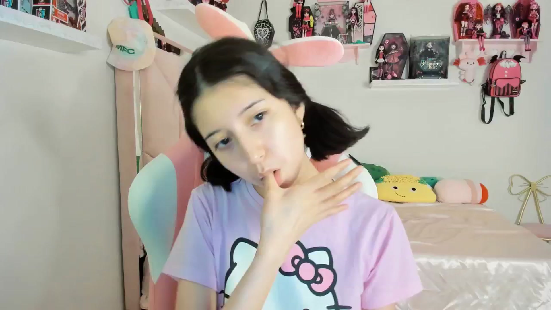 Gallery image thumbnail from Cherrycute666's myfreecams stream on, 02/23/2025, 11:14 image 6 of 20
