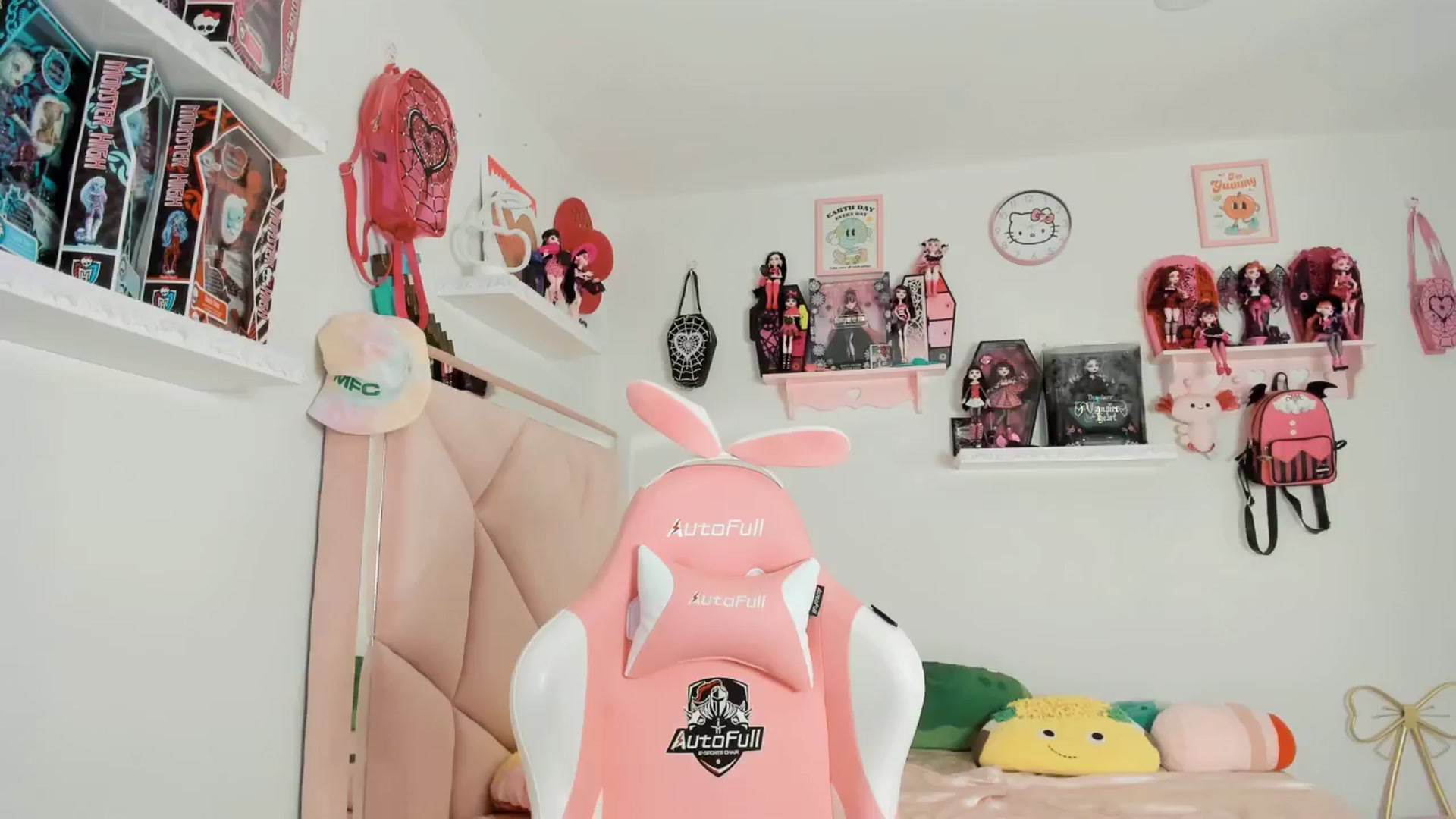 Gallery image thumbnail from Cherrycute666's myfreecams stream on, 02/23/2025, 11:14 image 5 of 20
