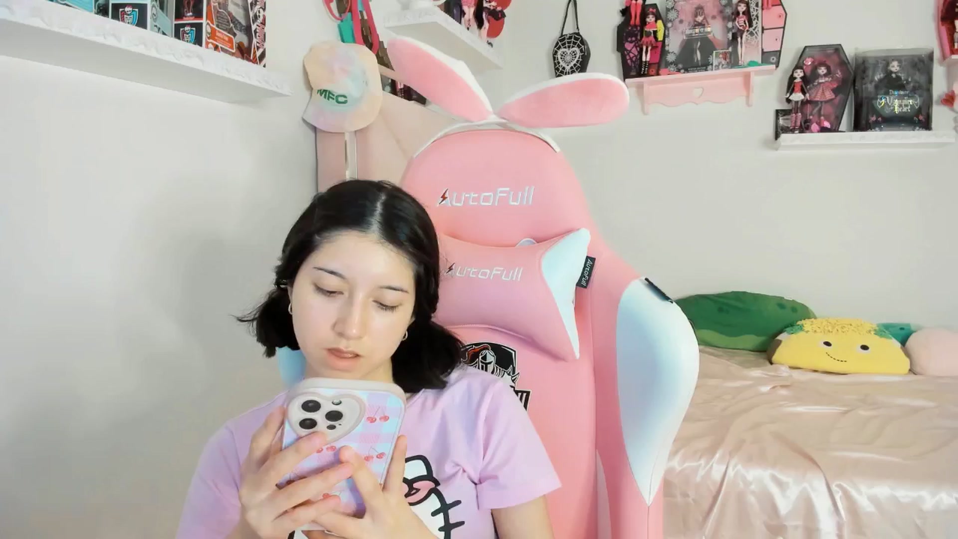Gallery image thumbnail from Cherrycute666's myfreecams stream on, 02/23/2025, 11:14 image 19 of 20