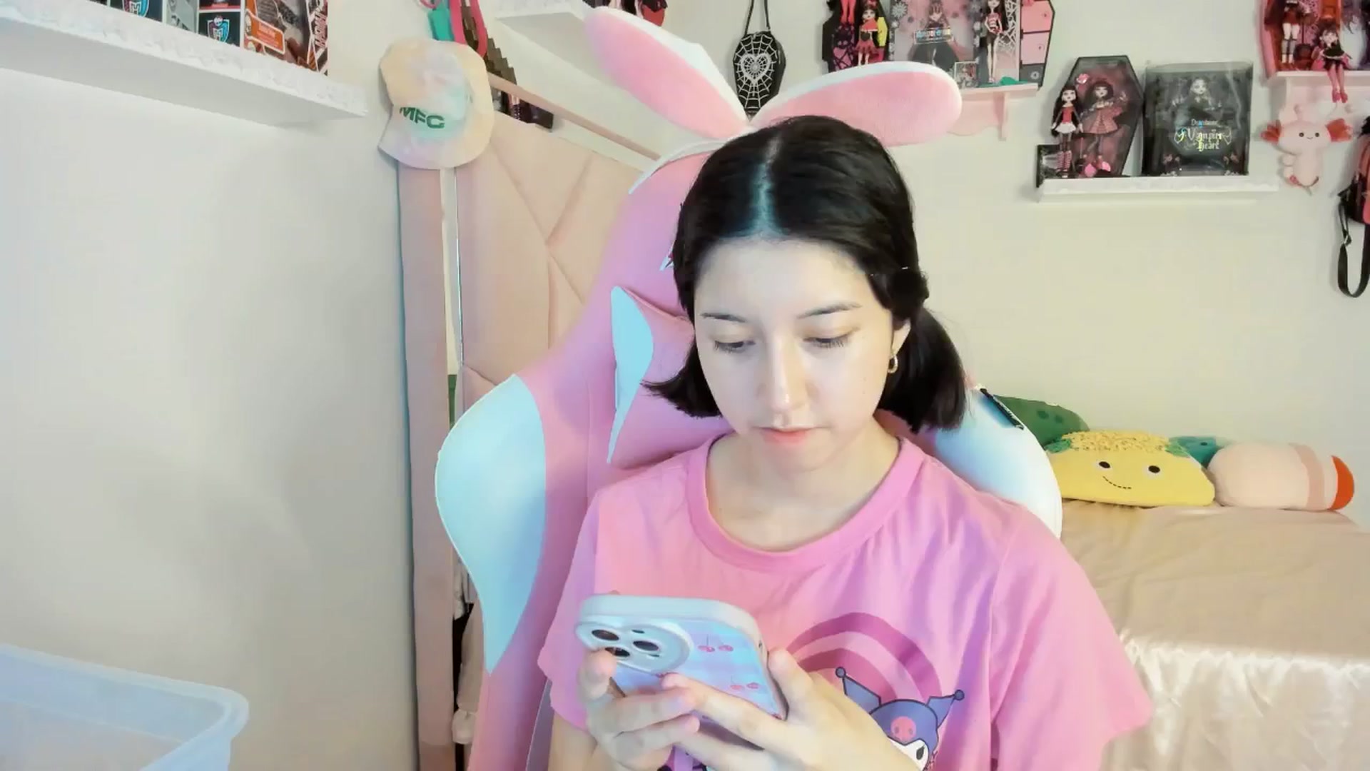 Gallery image thumbnail from Cherrycute666's myfreecams stream on, 02/24/2025, 02:06 image 1 of 20