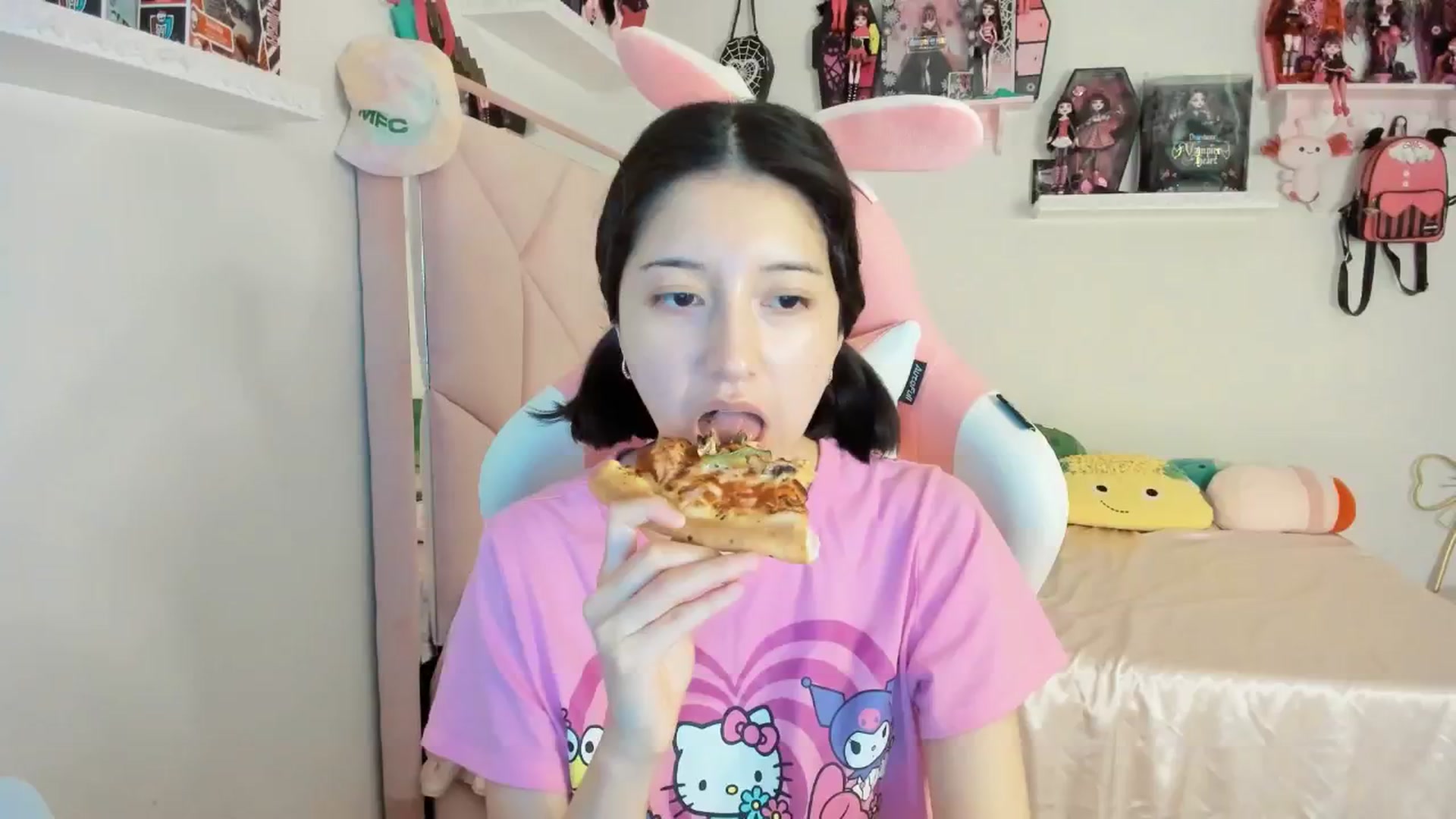 Gallery image thumbnail from Cherrycute666's myfreecams stream on, 02/24/2025, 02:06 image 5 of 20