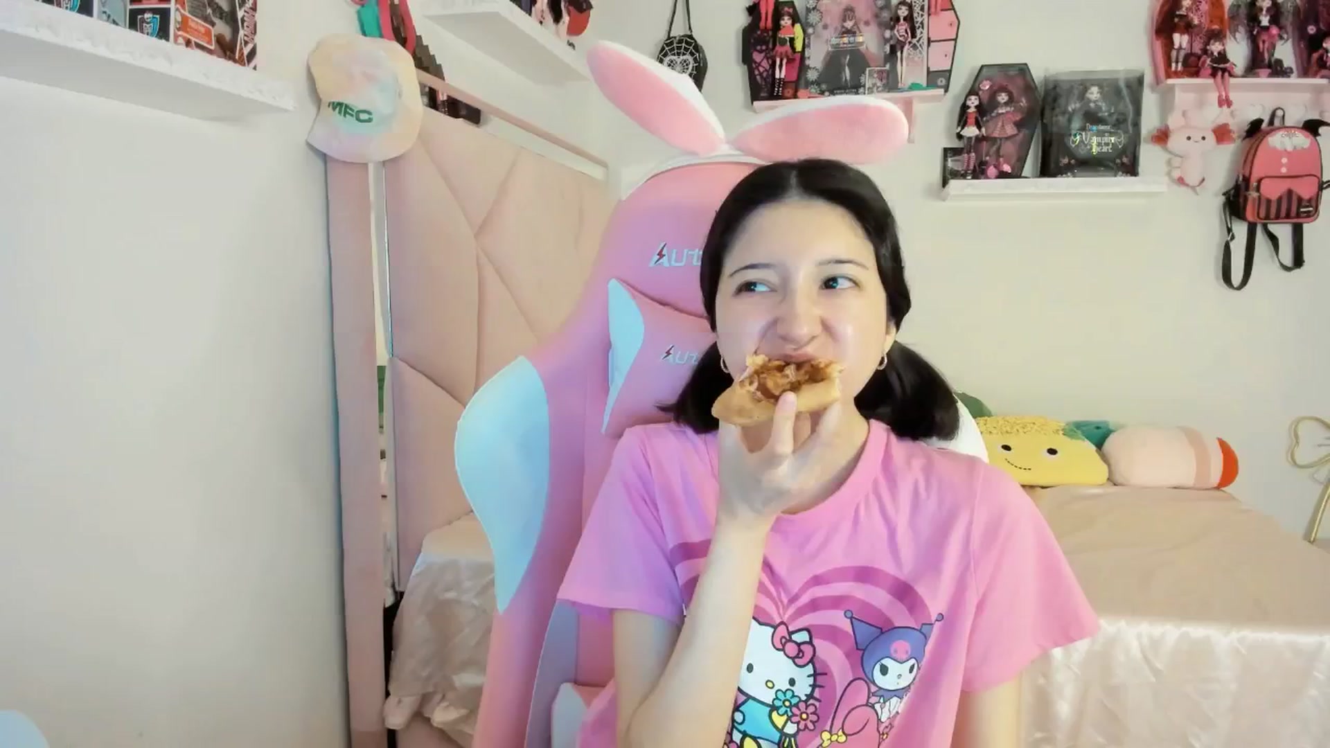 Gallery image thumbnail from Cherrycute666's myfreecams stream on, 02/24/2025, 02:06 image 7 of 20