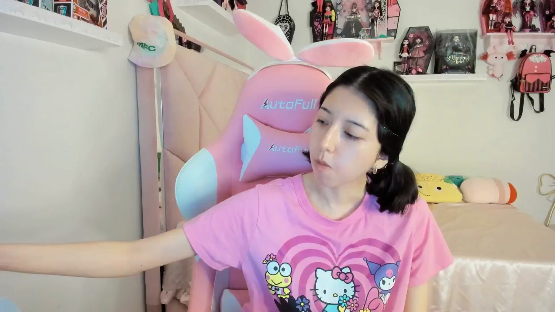 Gallery image thumbnail from Cherrycute666's myfreecams stream on, 02/24/2025, 02:06 image 8 of 20