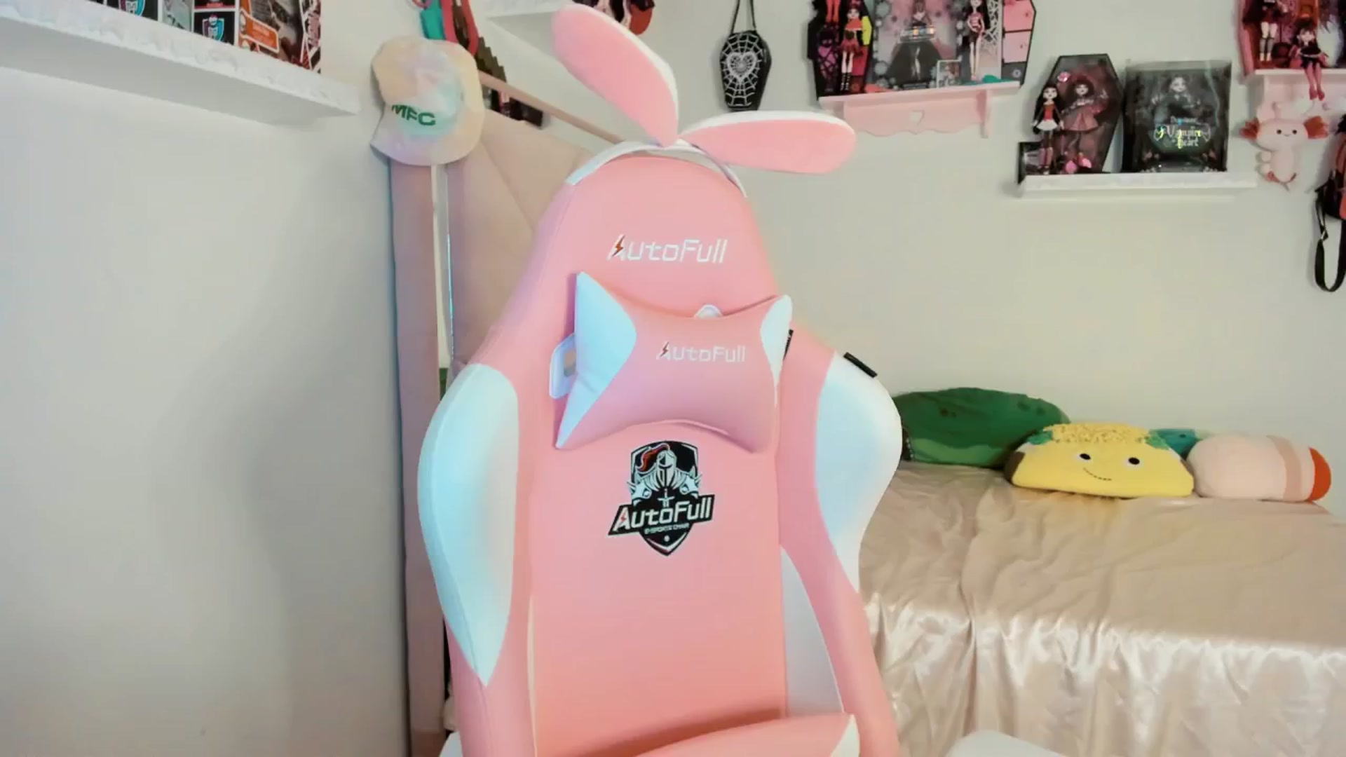 Gallery image thumbnail from Cherrycute666's myfreecams stream on, 02/24/2025, 02:06 image 4 of 20
